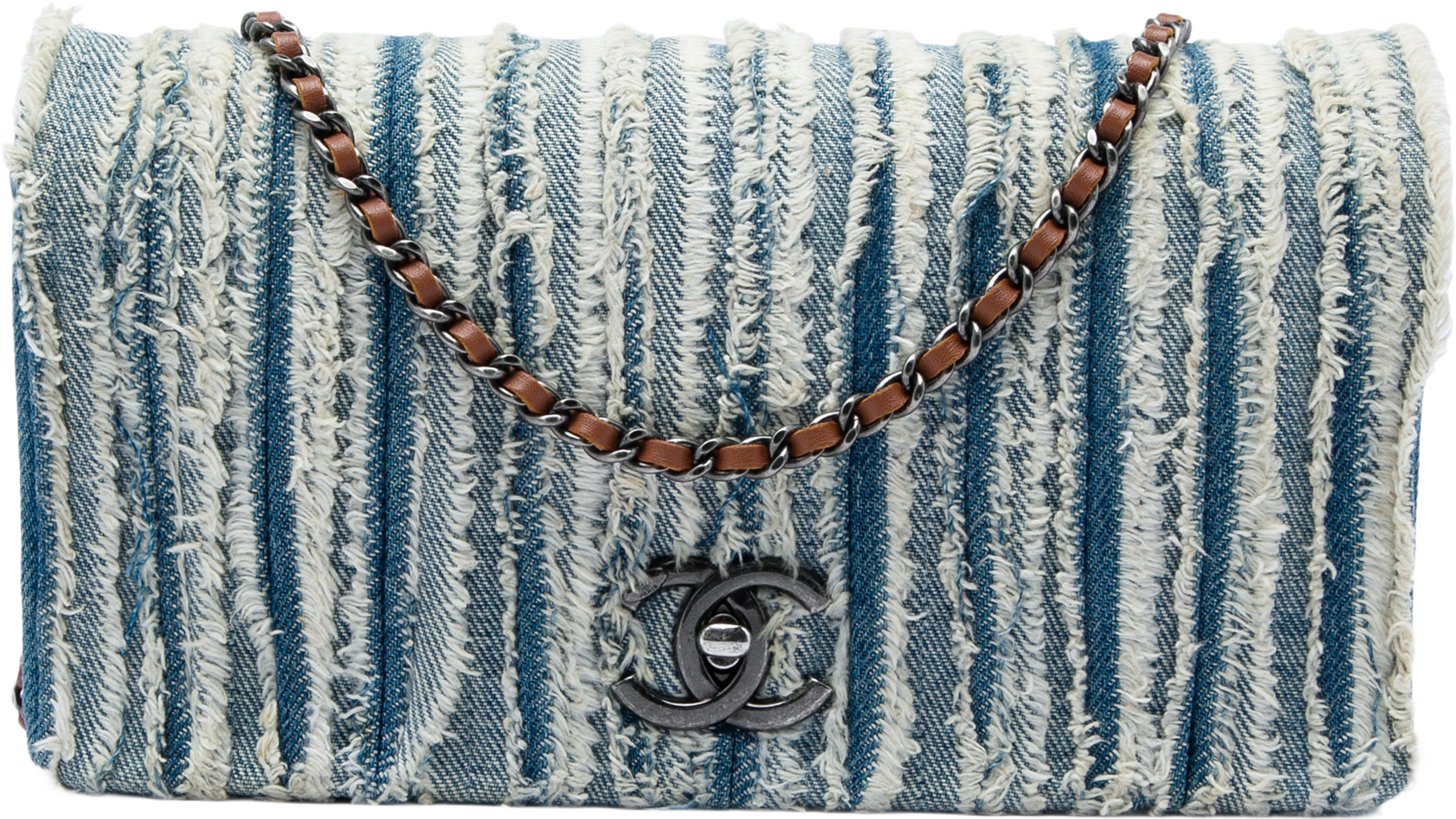 Chanel Cc Denim Fringe Single Flap, från Luxclusif, i färgen blå. Klicka för att öppna bilden i stort format