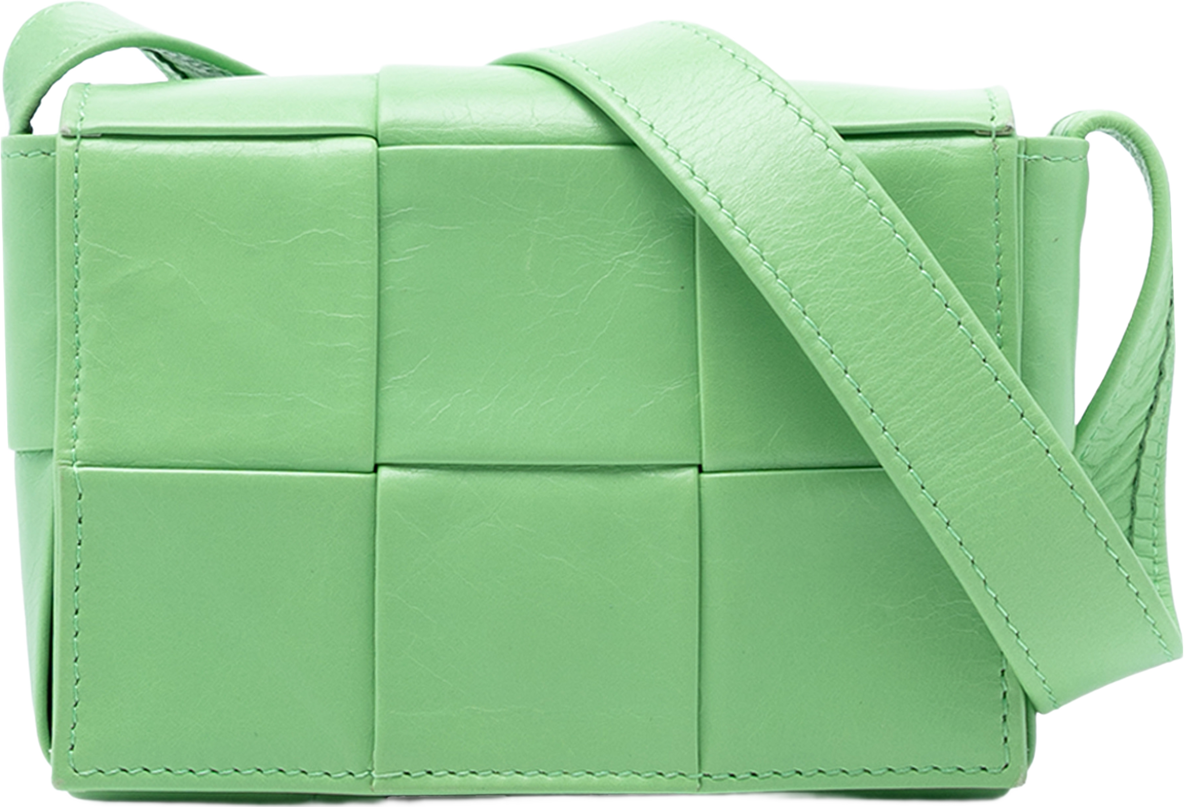 Bottega Veneta Candy Nappa Intrecciato Cassette Crossbody, från Luxclusif, i färgen light green. Klicka för att öppna bilden i stort format