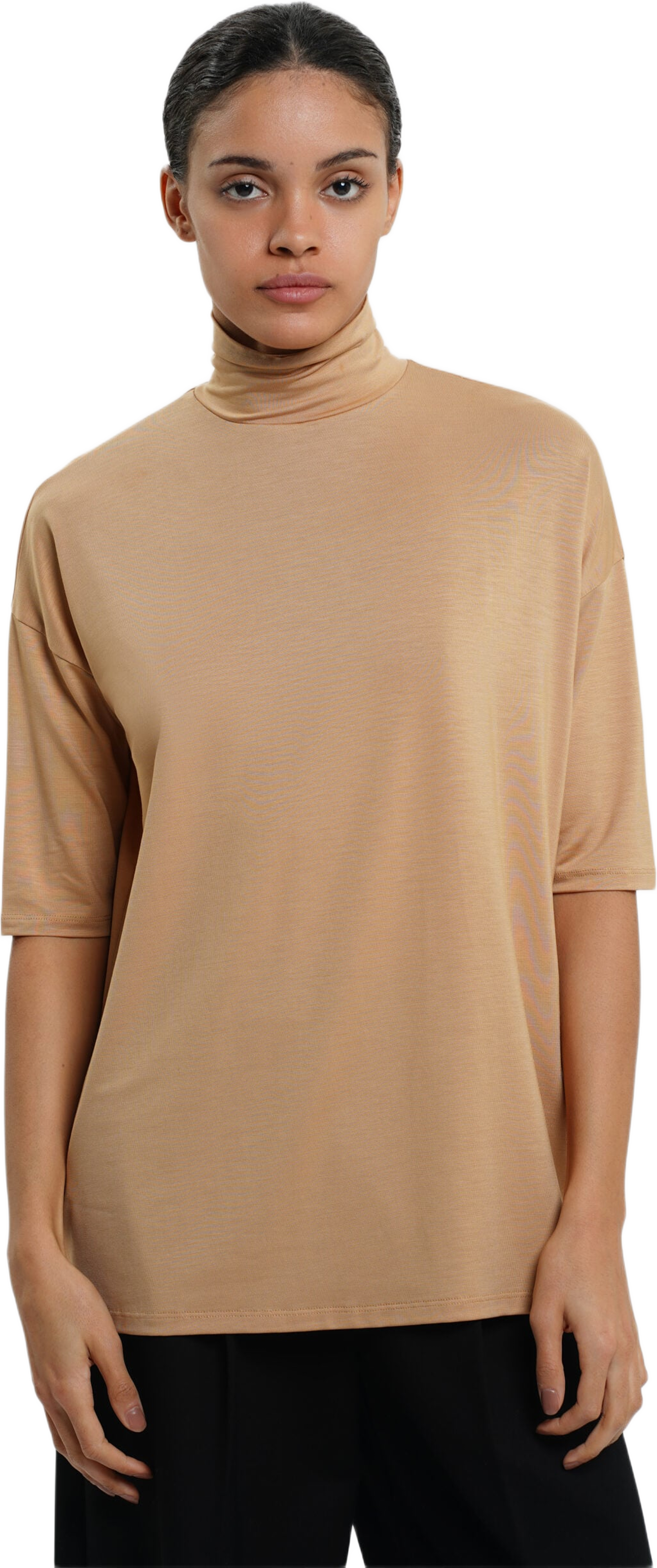 Tomasine Turtleneck Top - Camel, från Residus, i färgen beige. Klicka för att öppna bilden i stort format