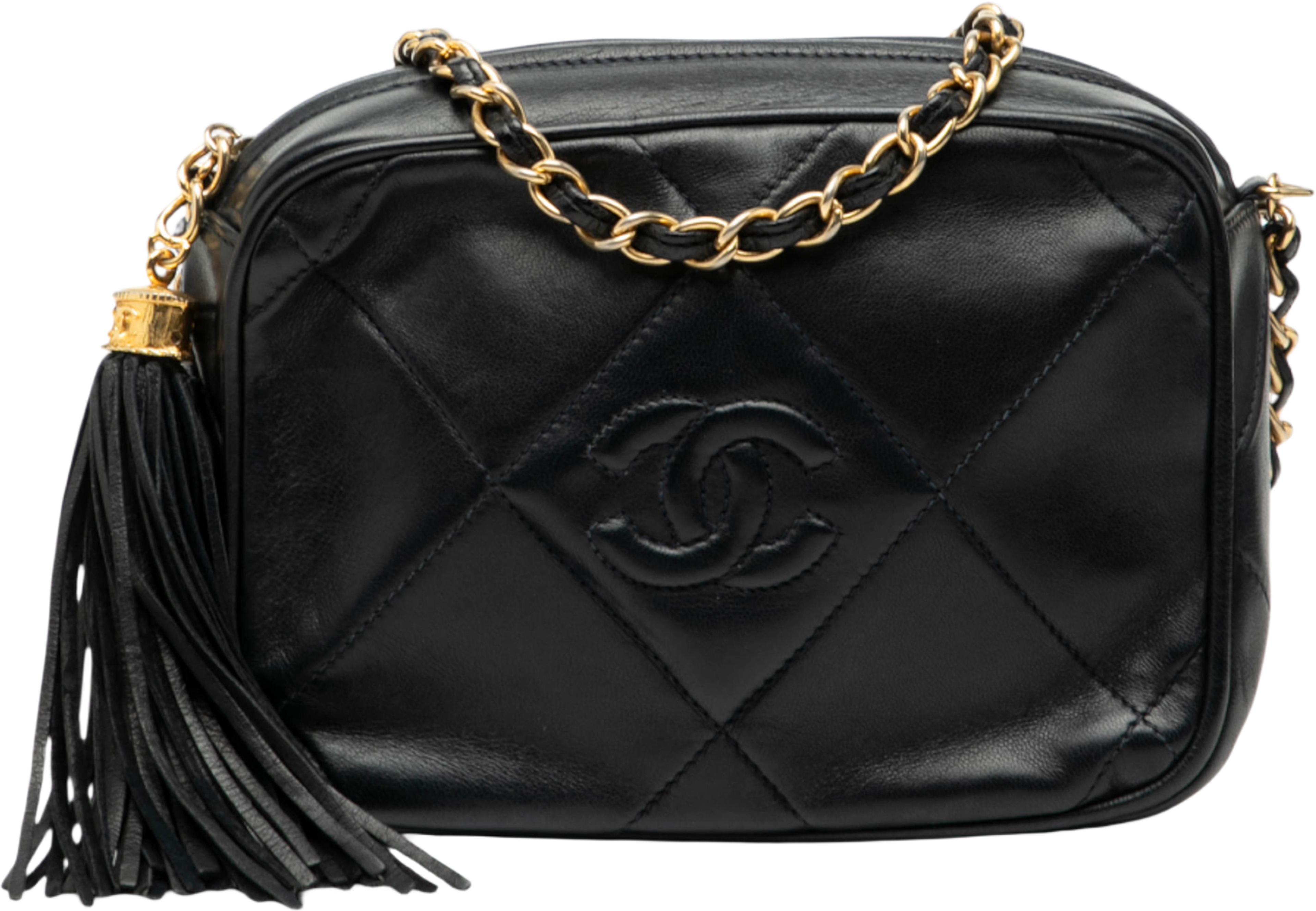 Chanel Cc Quilted Lambskin Tassel Camera Bag, från Luxclusif, i färgen black. Klicka för att öppna bilden i stort format