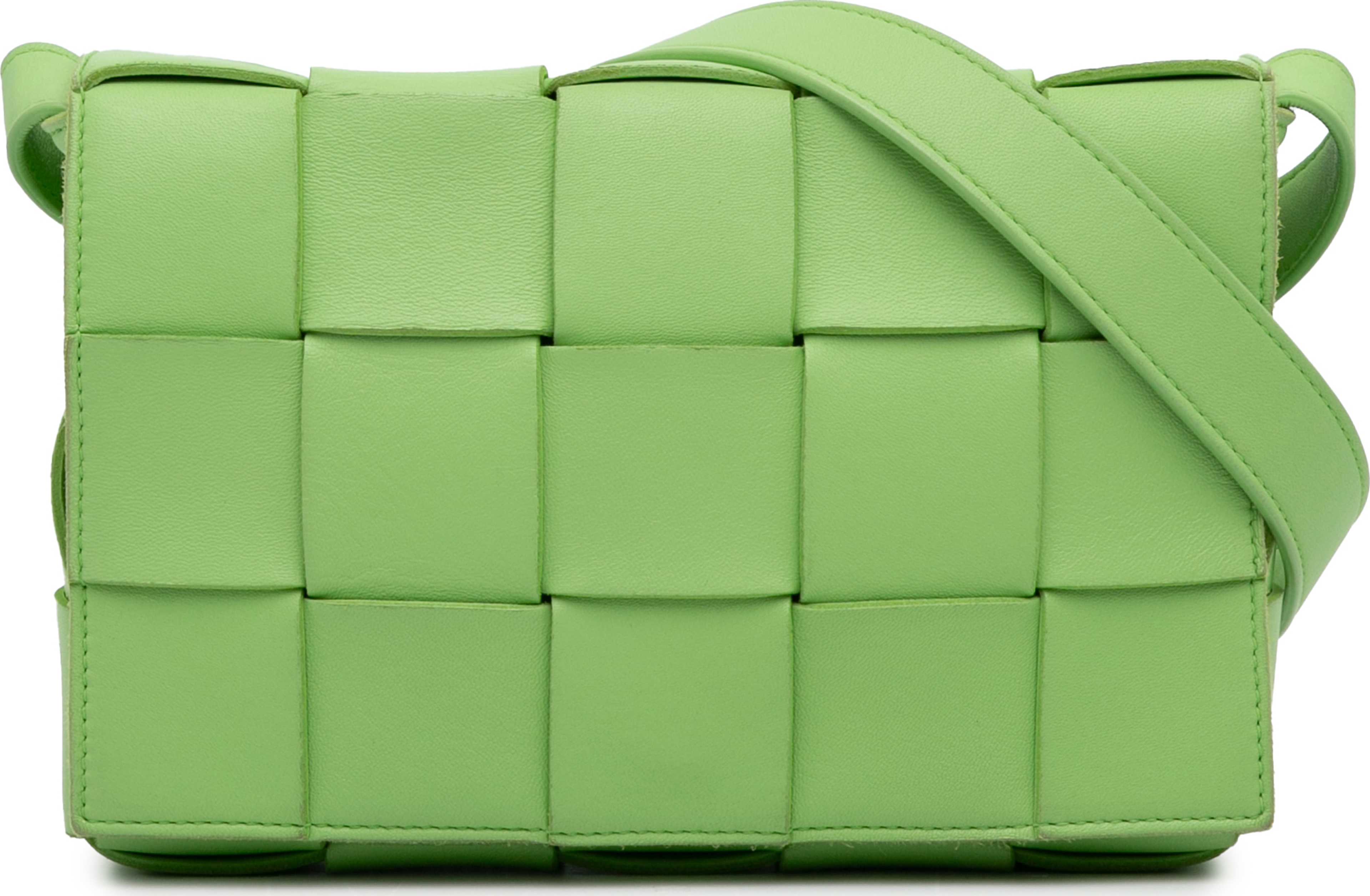 Bottega Veneta Nappa Intrecciato Cassette Crossbody, från Luxclusif, i färgen light green. Klicka för att öppna bilden i stort format