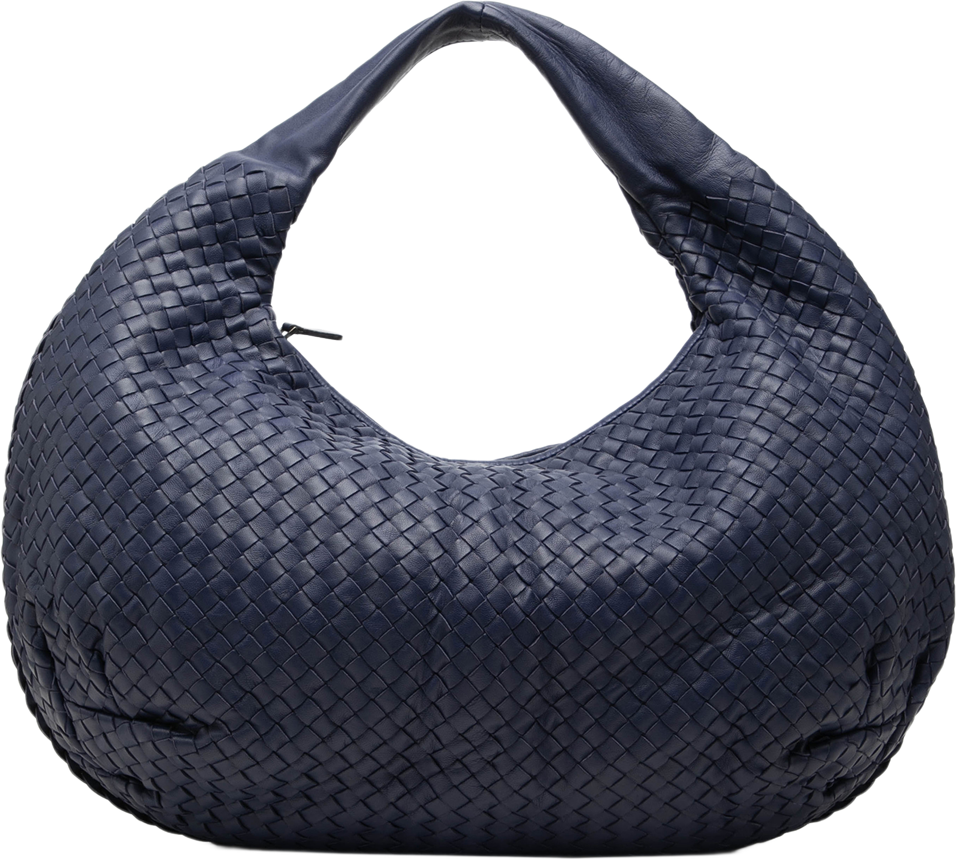 Bottega Veneta Large Nappa Intrecciato Belly Hobo, från Luxclusif, i färgen blå. Klicka för att öppna bilden i stort format