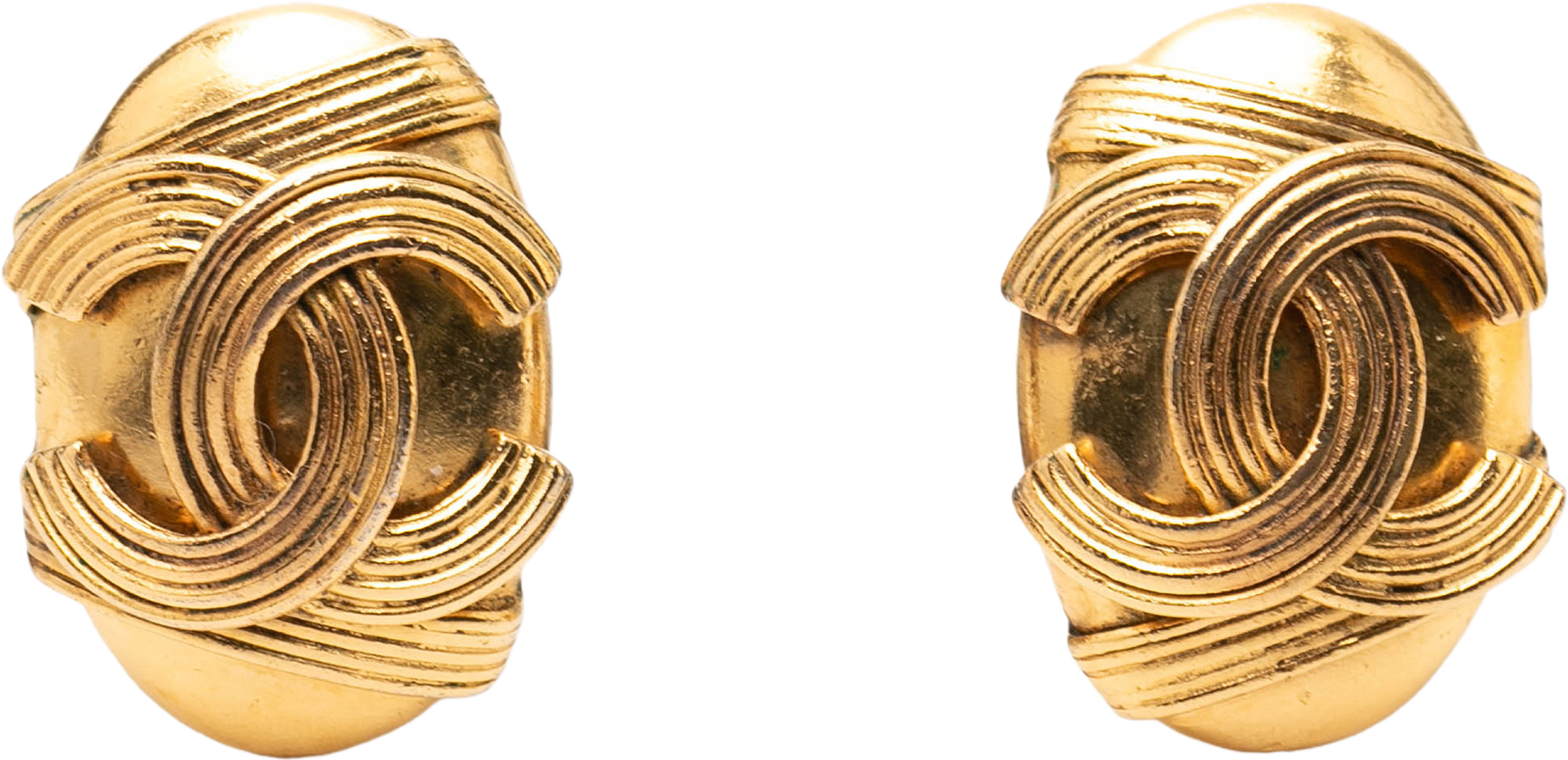 Chanel Cc Gold Plated Oval Clip On Earrings, från Luxclusif, i färgen gold. Klicka för att öppna bilden i stort format