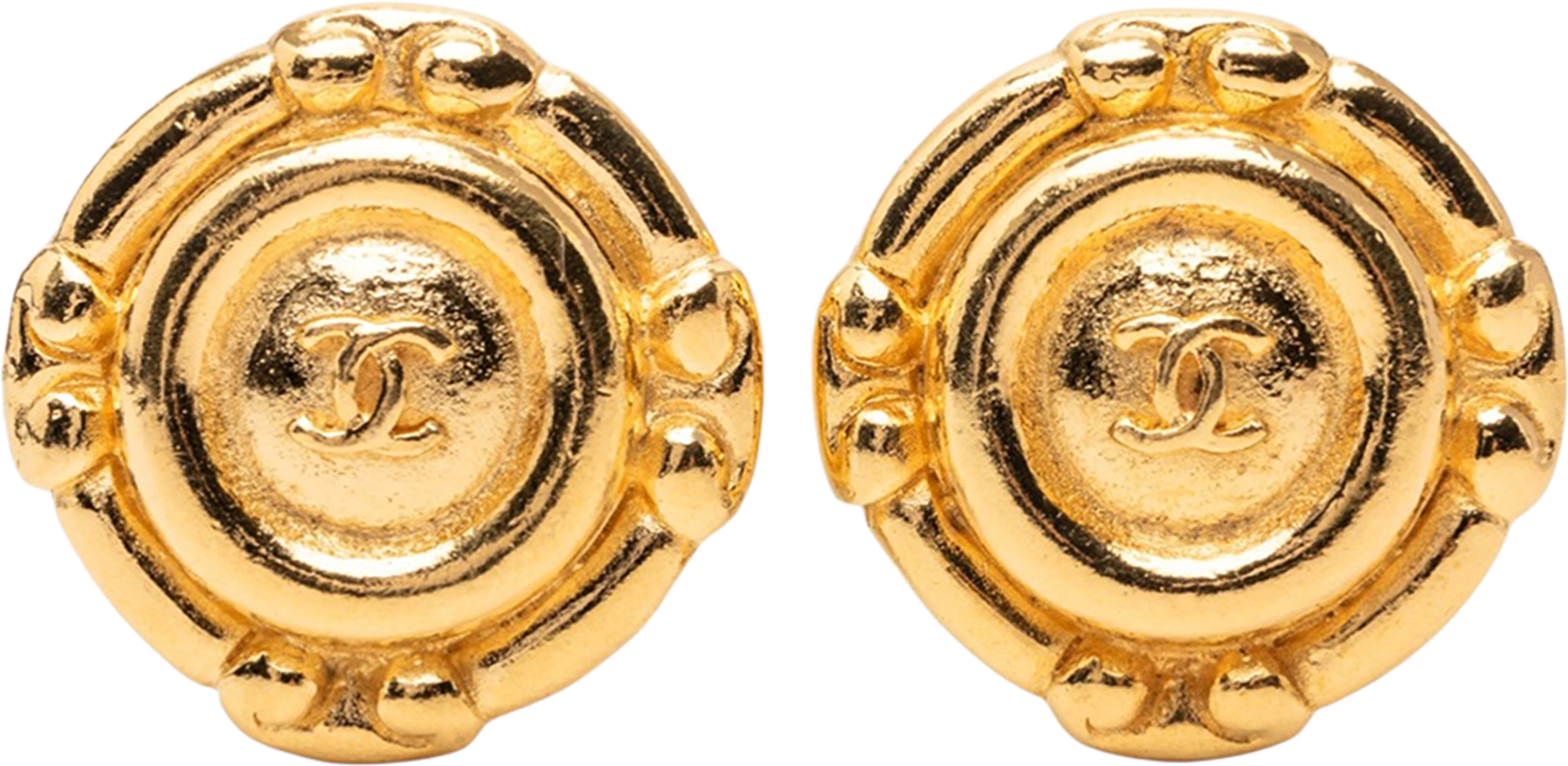 Chanel Gold Plated Cc Round Clip On Earrings, från Luxclusif, i färgen gold. Klicka för att öppna bilden i stort format
