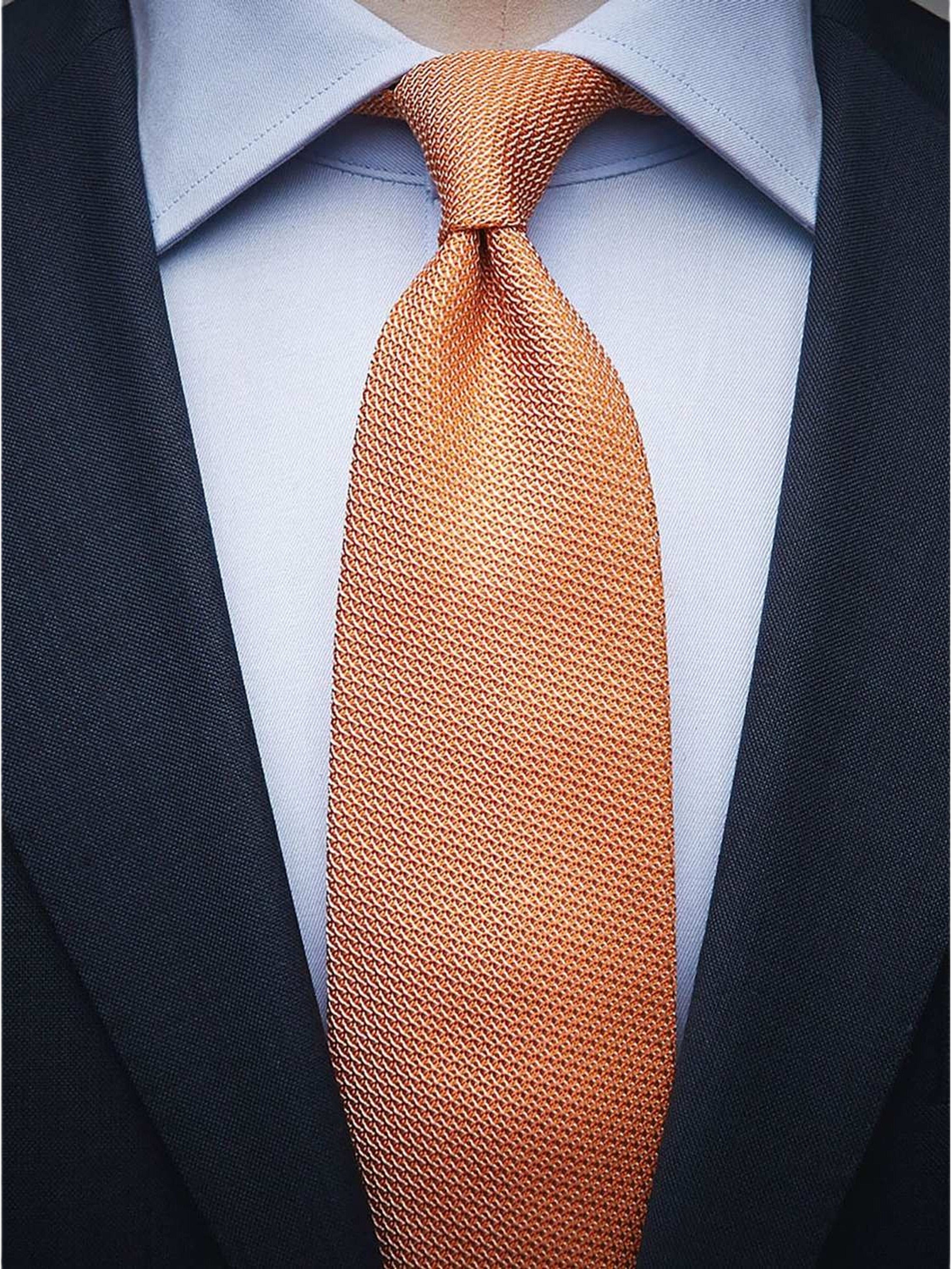 Grenadine Tie, från John Henric, i färgen orange. Klicka för att öppna bilden i stort format