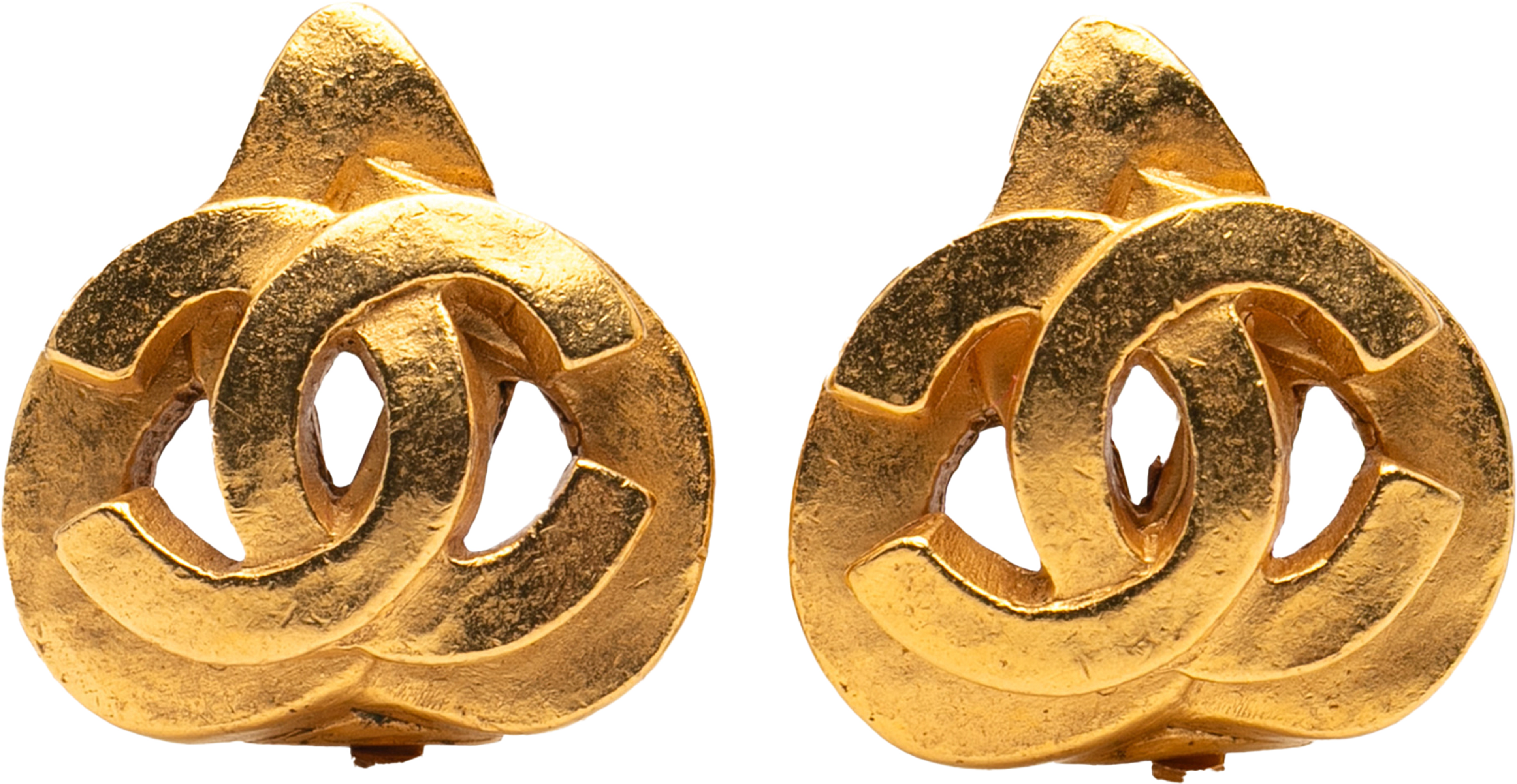 Chanel Gold Plated Cc Heart Clip On Earrings, från Luxclusif, i färgen gold. Klicka för att öppna bilden i stort format