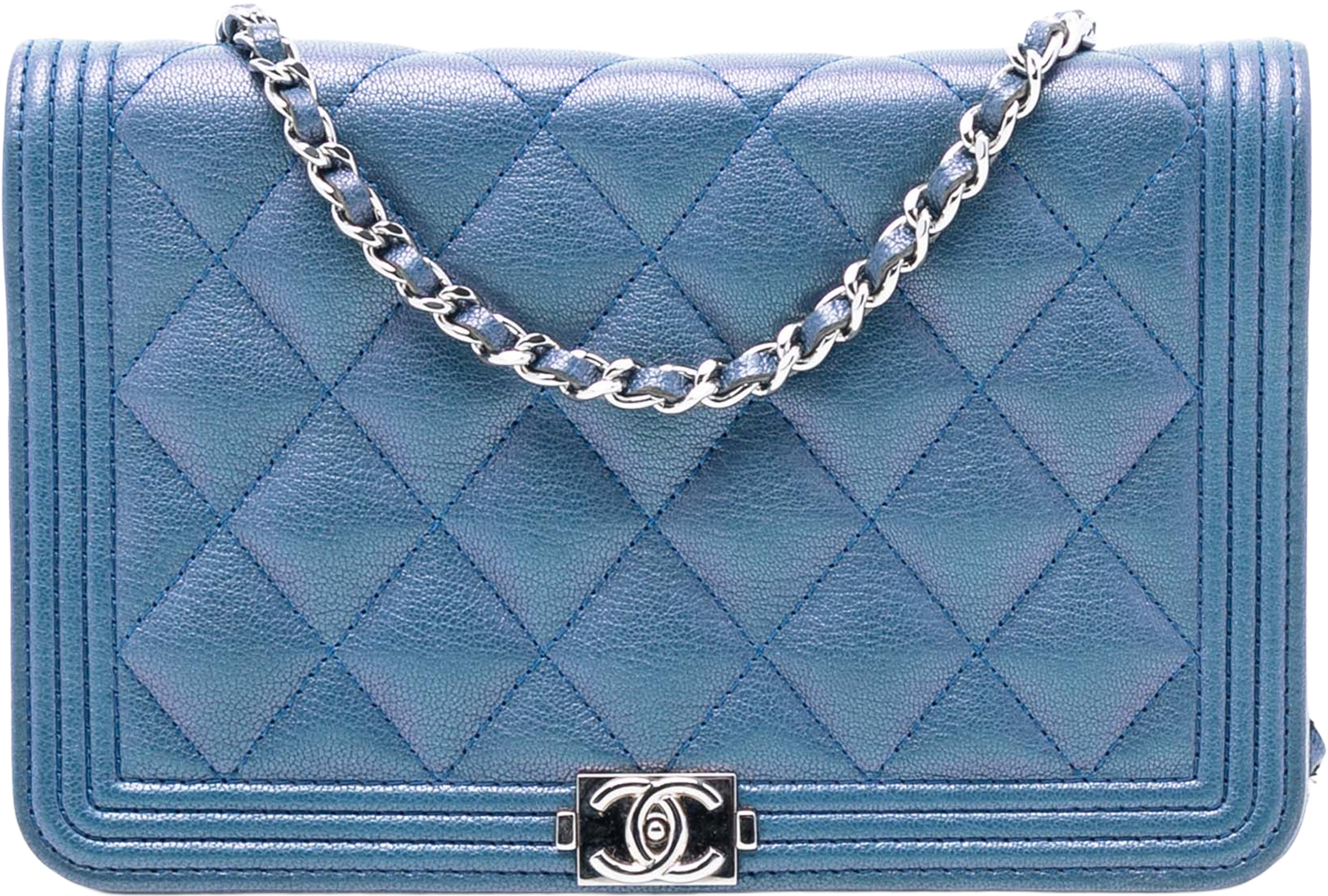 Chanel Quilted Calfskin Boy Wallet On Chain, från Luxclusif, i färgen blue. Klicka för att öppna bilden i stort format