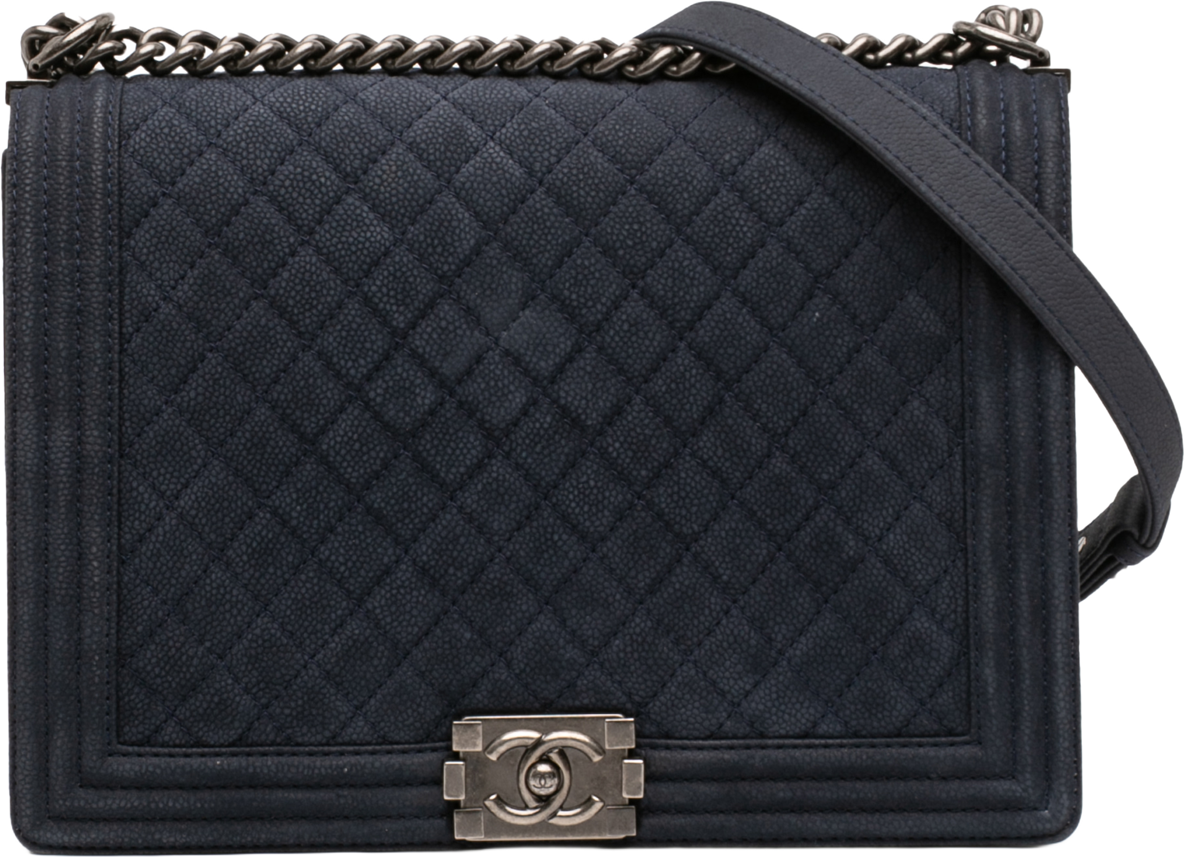 Chanel Large Iridescent Quilted Caviar Boy Flap, från Luxclusif, i färgen navy. Klicka för att öppna bilden i stort format
