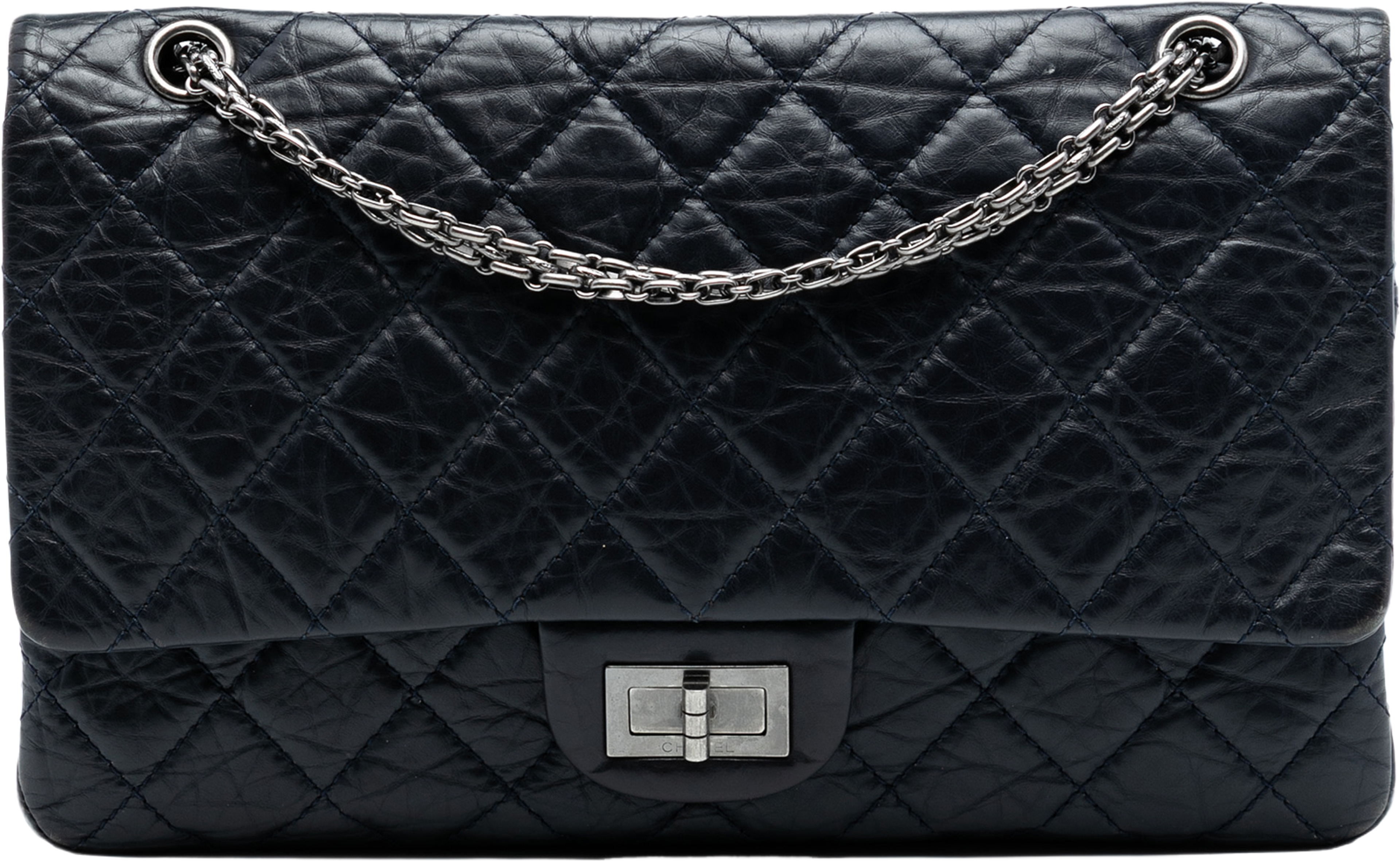 Chanel Aged Calfskin Reissue 2.55 Double Flap 227, från Luxclusif, i färgen navy. Klicka för att öppna bilden i stort format