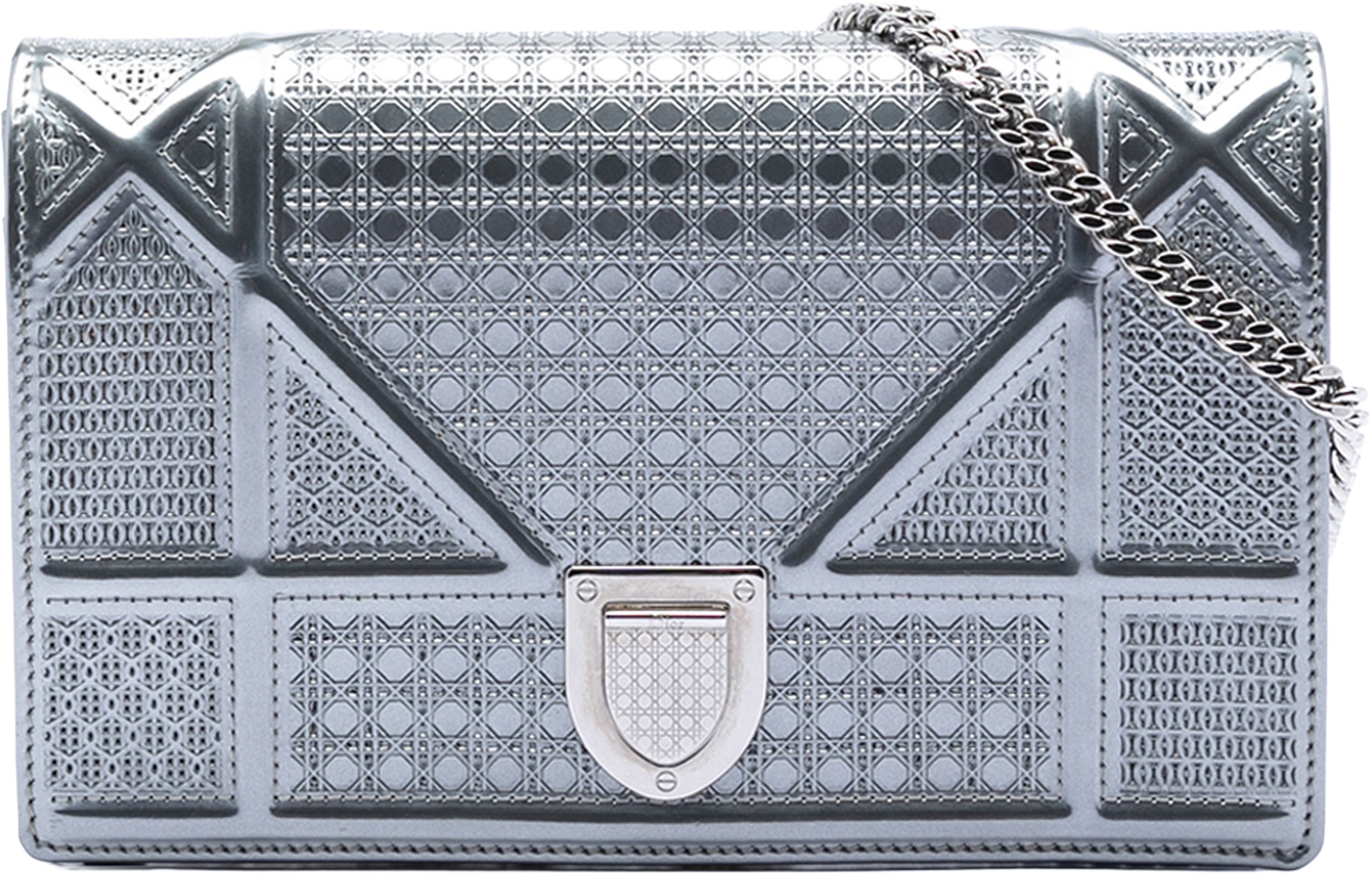 Dior Baby Patent Microcannage Diorama Crossbody, från Luxclusif, i färgen silver. Klicka för att öppna bilden i stort format