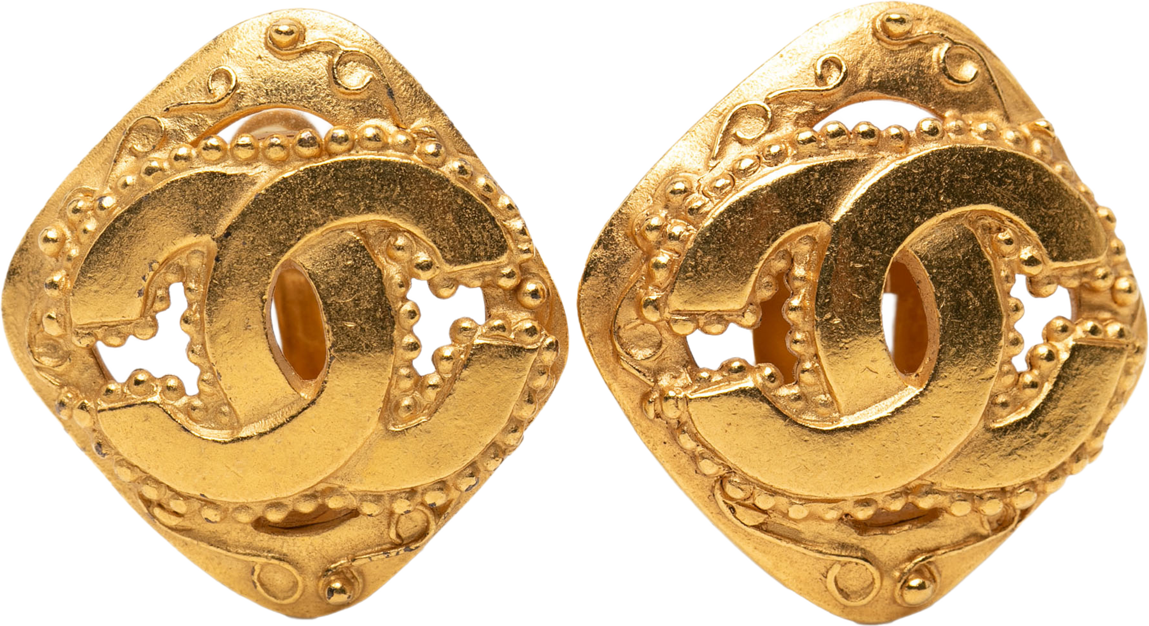 Chanel Cc Gold Plated Rhombus Clip On Earrings, från Luxclusif, i färgen gold. Klicka för att öppna bilden i stort format