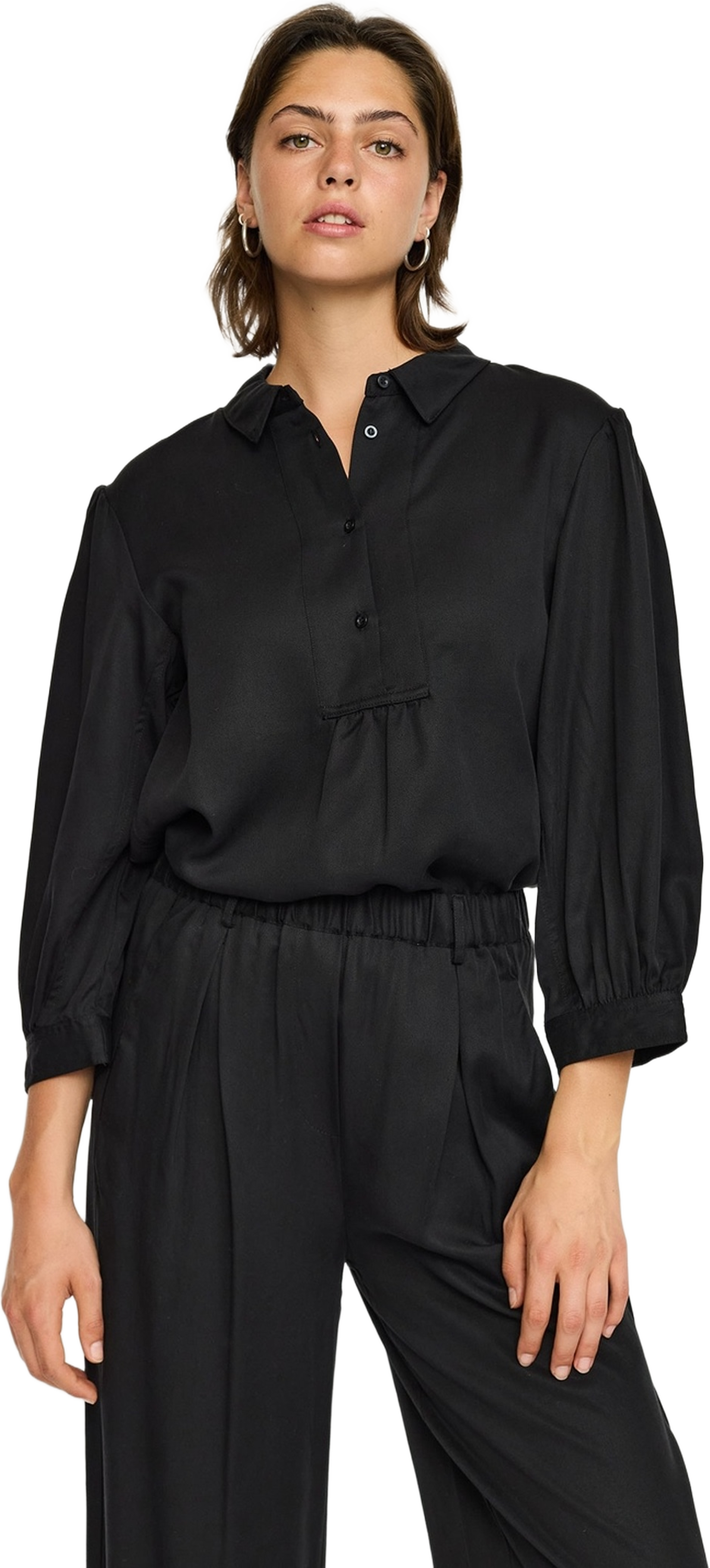 Srstormy Blouse - Black, från Soft Rebels, i färgen black. Klicka för att öppna bilden i stort format