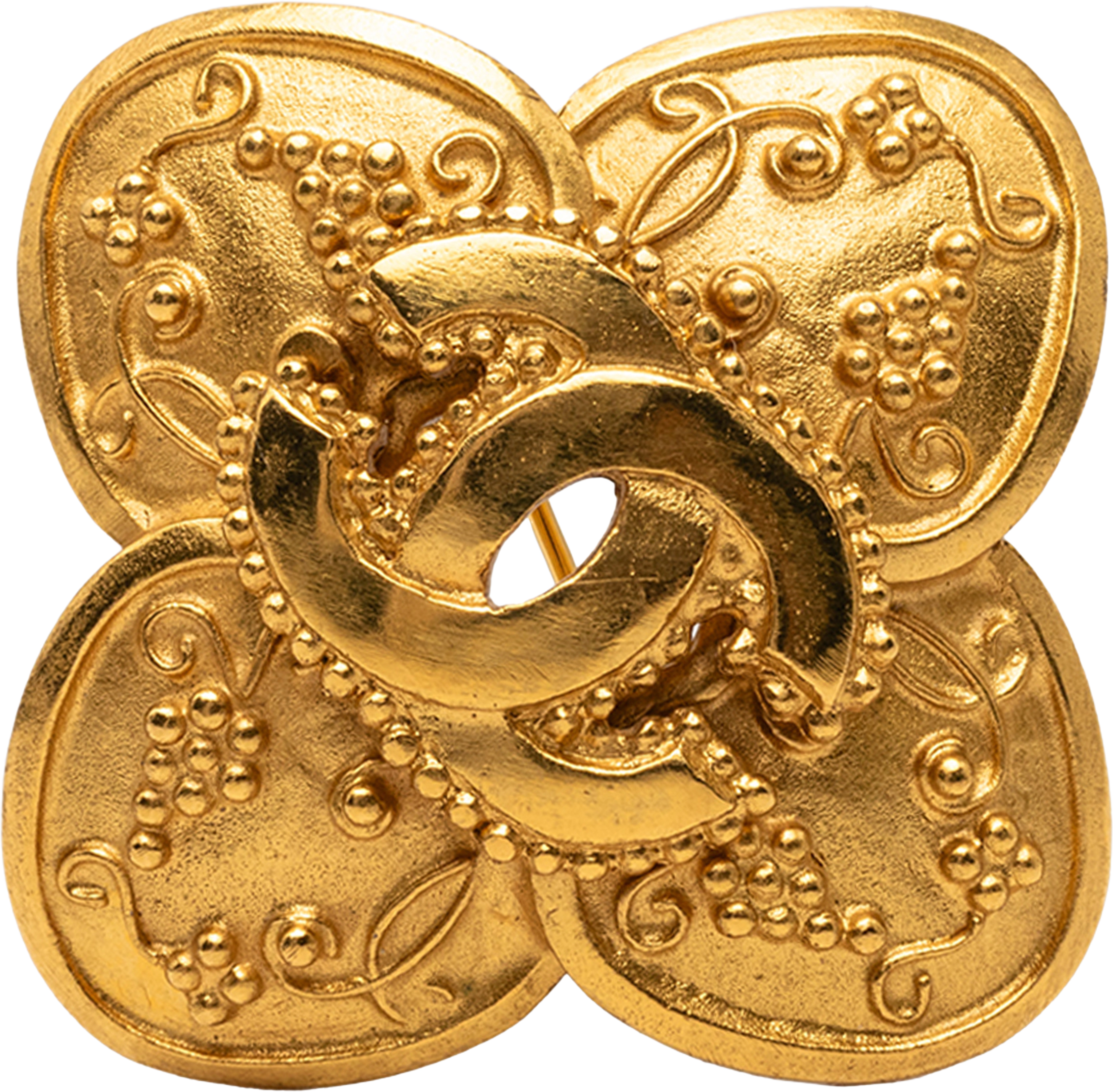 Chanel Cc Gold Plated Grapevine Clover Brooch, från Luxclusif, i färgen gold. Klicka för att öppna bilden i stort format