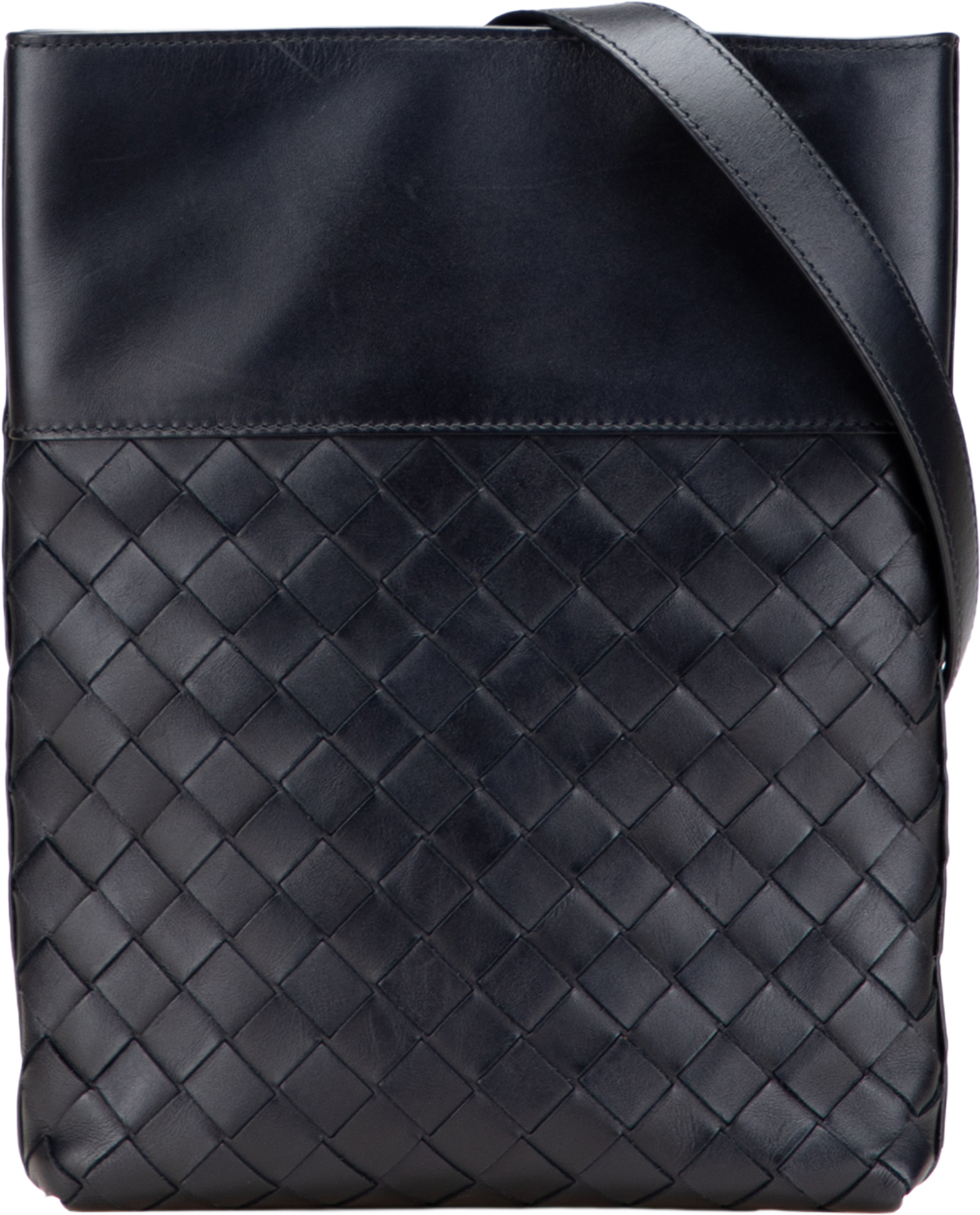 Bottega Veneta Nappa Intrecciato Messenger Bag, från Luxclusif, i färgen black. Klicka för att öppna bilden i stort format