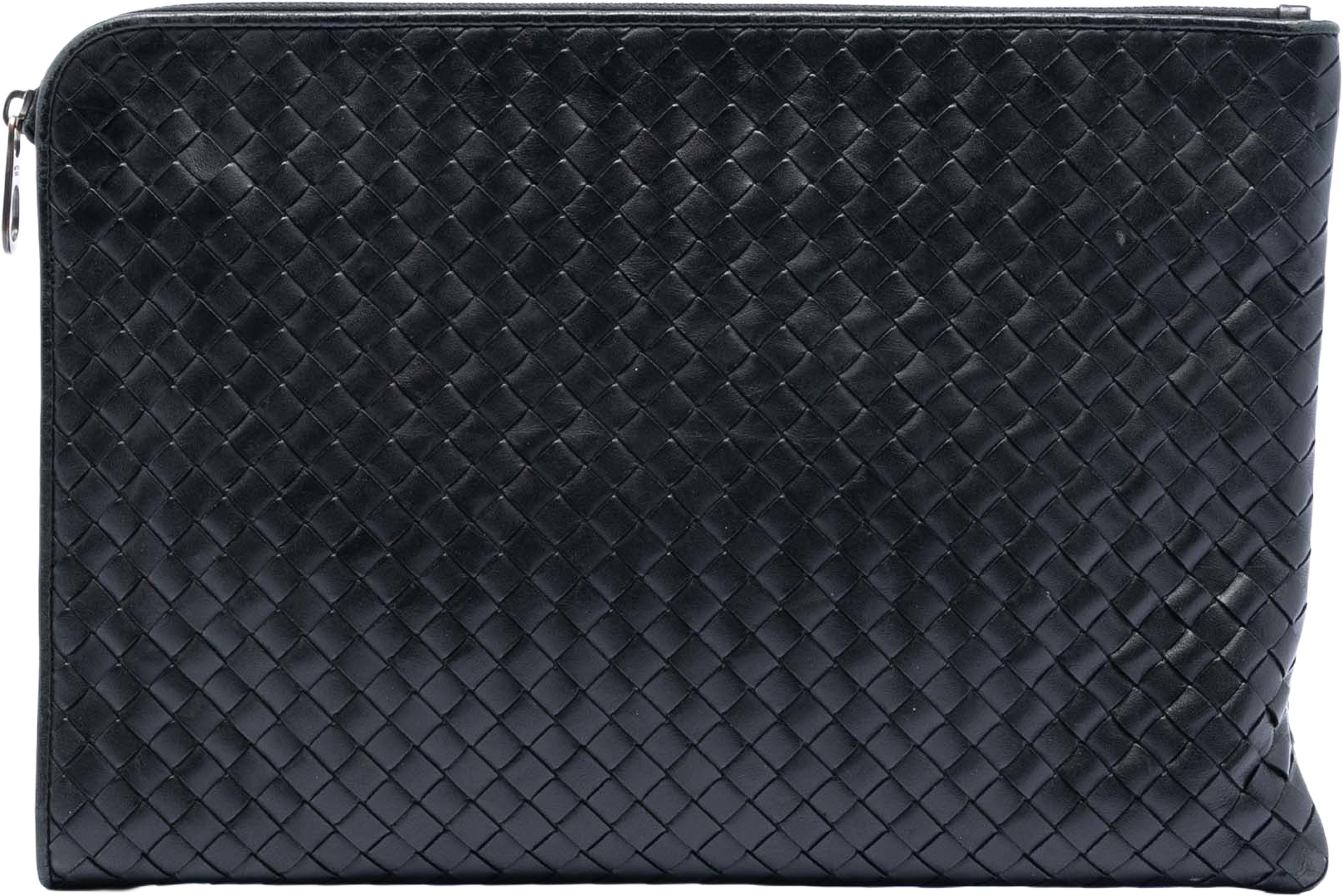 Bottega Veneta Leather Intrecciato Clutch, från Luxclusif, i färgen black. Klicka för att öppna bilden i stort format