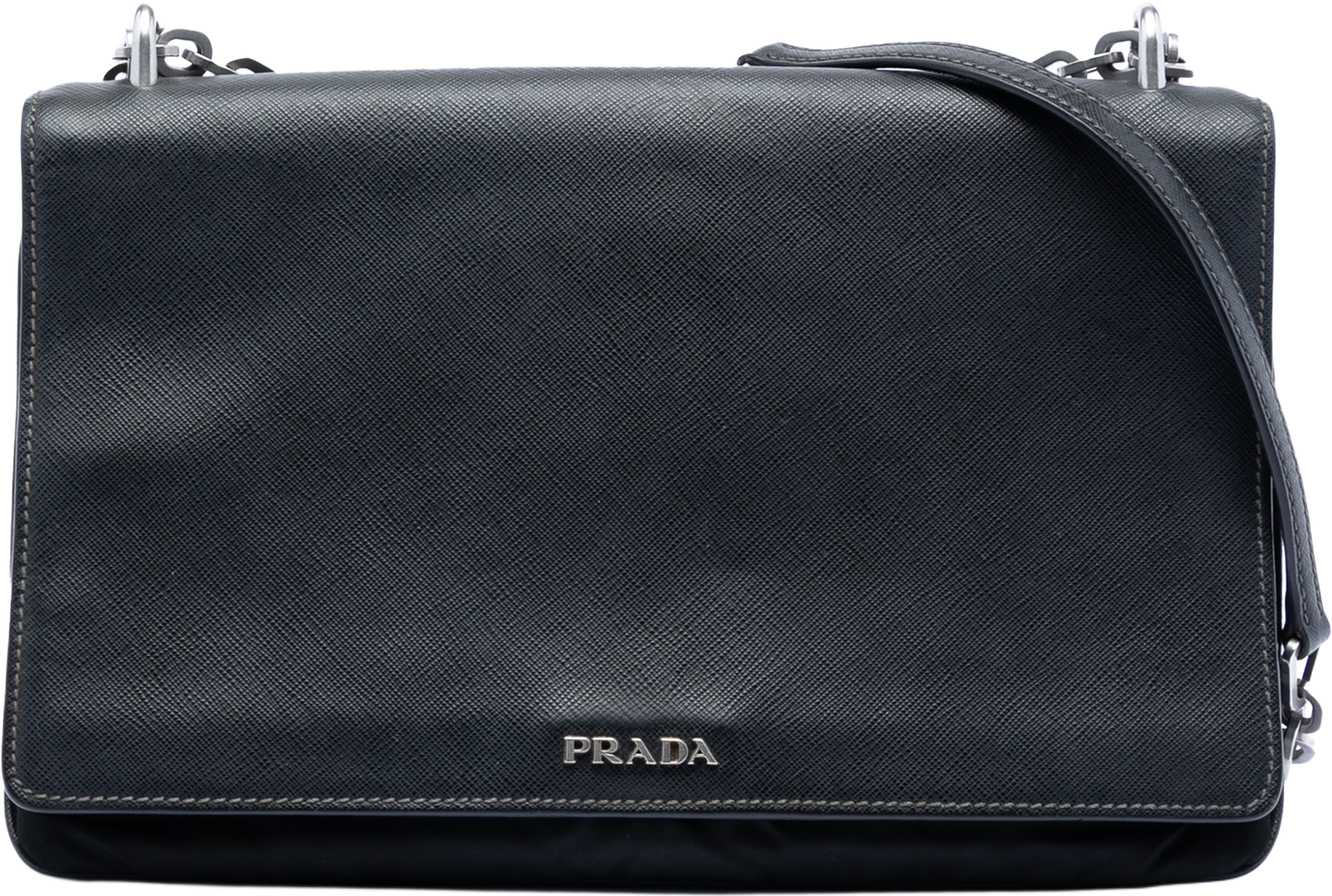 Prada Saffiano Lux And Tessuto Chain Crossbody, från Luxclusif, i färgen black. Klicka för att öppna bilden i stort format