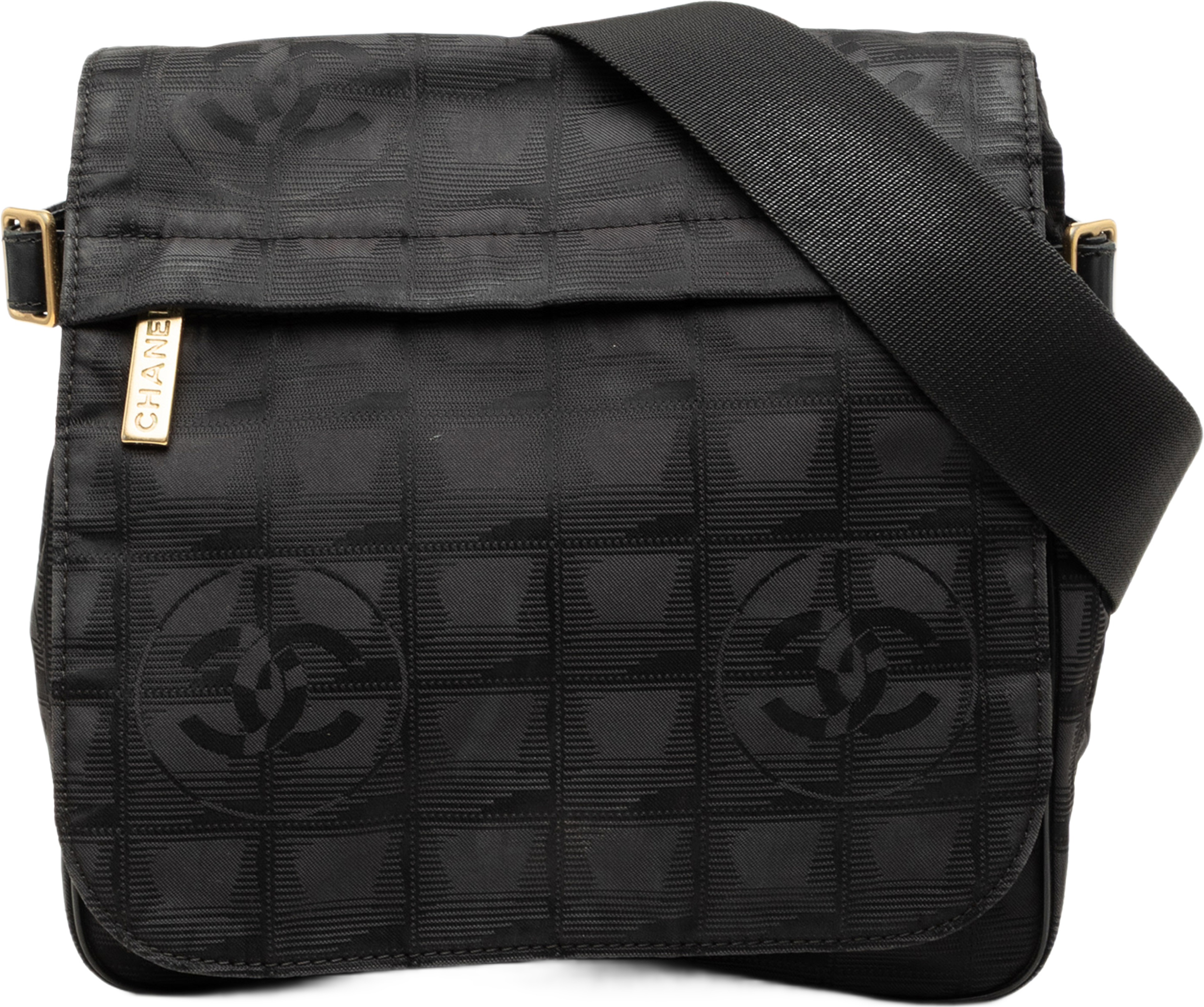 Chanel New Travel Line Nylon Messenger Bag, från Luxclusif, i färgen svart. Klicka för att öppna bilden i stort format