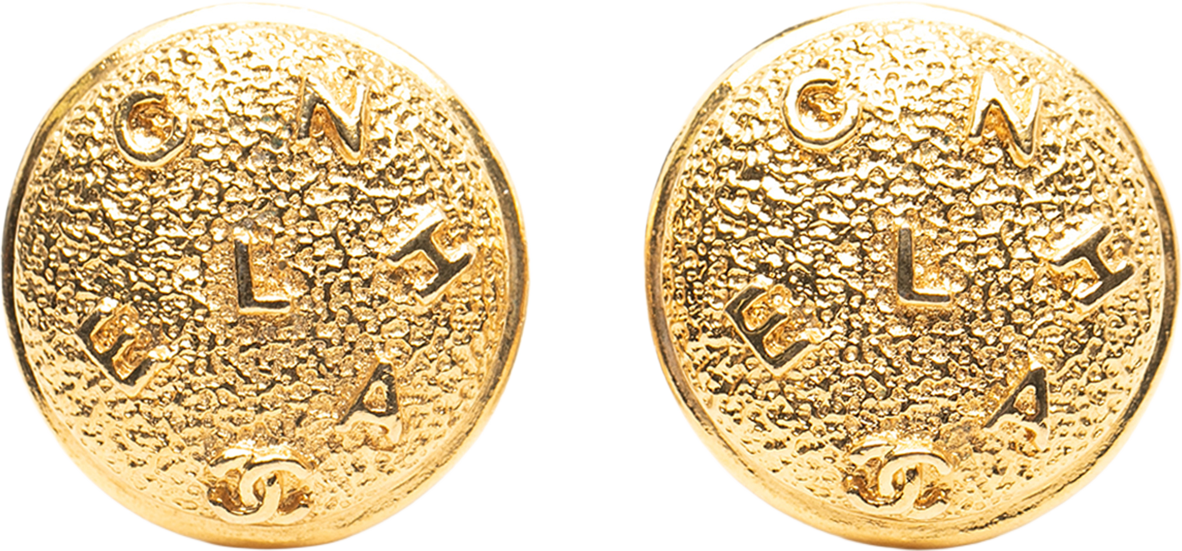 Chanel Gold Plated Logo Round Clip On Earrings, från Luxclusif, i färgen gold. Klicka för att öppna bilden i stort format