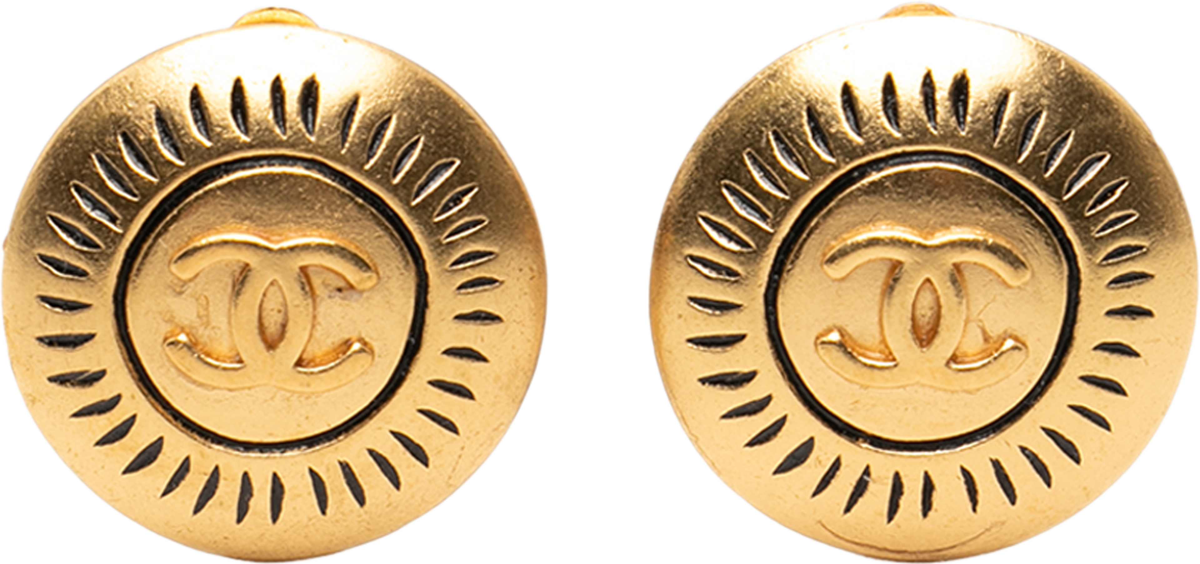 Chanel Cc Gold Plated Round Clip On Earrings, från Luxclusif, i färgen gold. Klicka för att öppna bilden i stort format