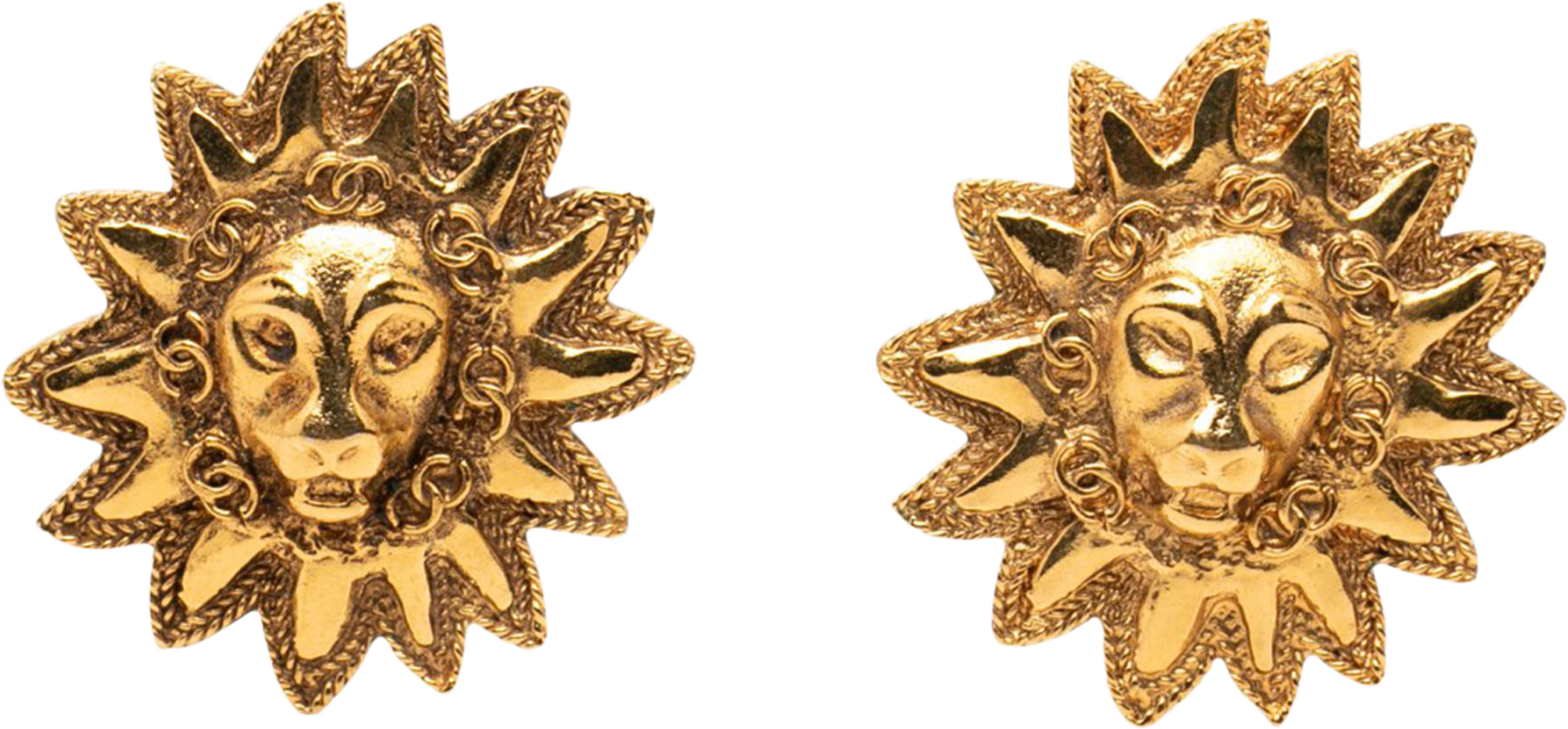 Chanel Cc Gold Plated Lion Sunburst Clip On Earrings, från Luxclusif, i färgen gold. Klicka för att öppna bilden i stort format