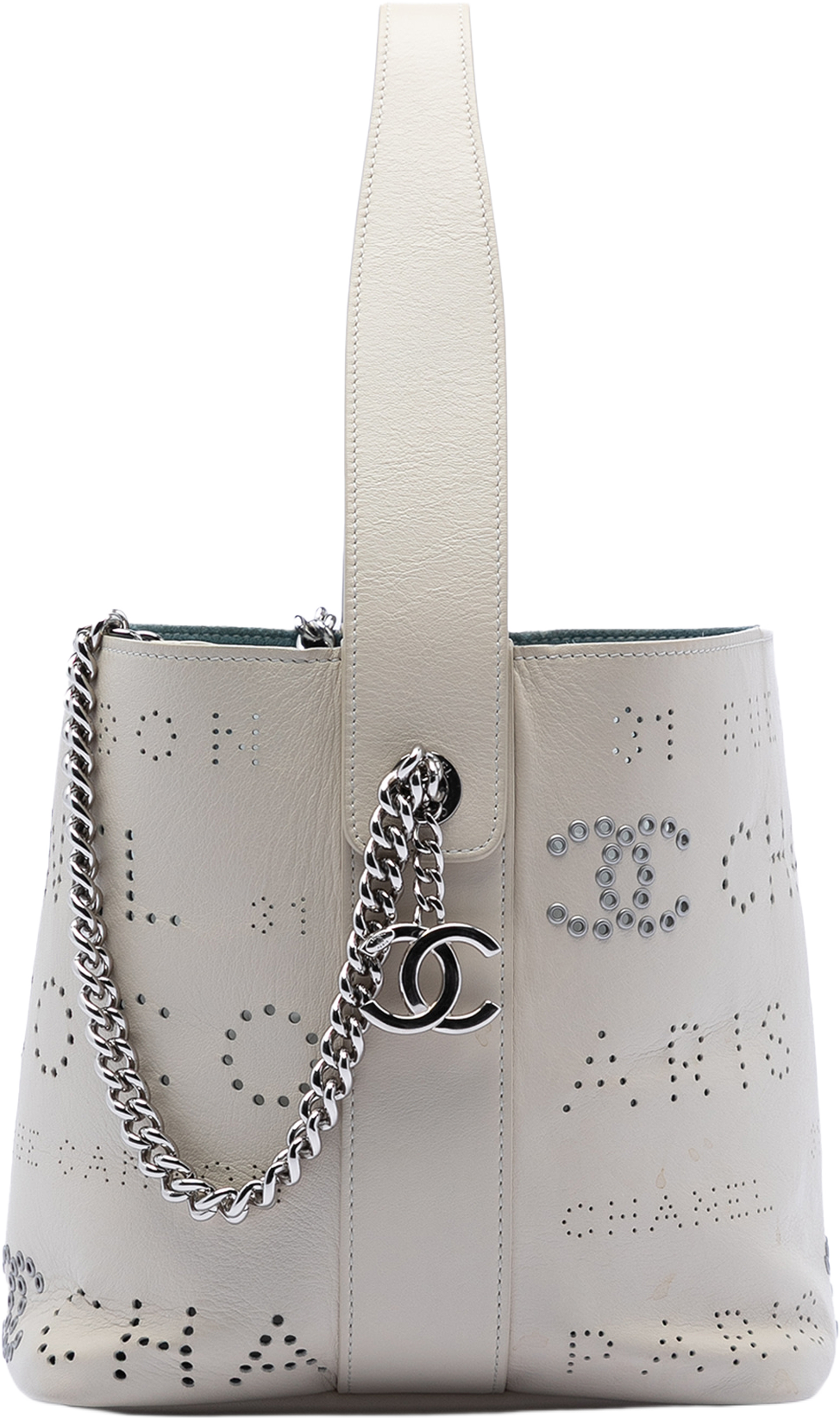 Chanel Small Perforated Calfskin Logo Eyelet Bucket Bag, från Luxclusif, i färgen ivory. Klicka för att öppna bilden i stort format