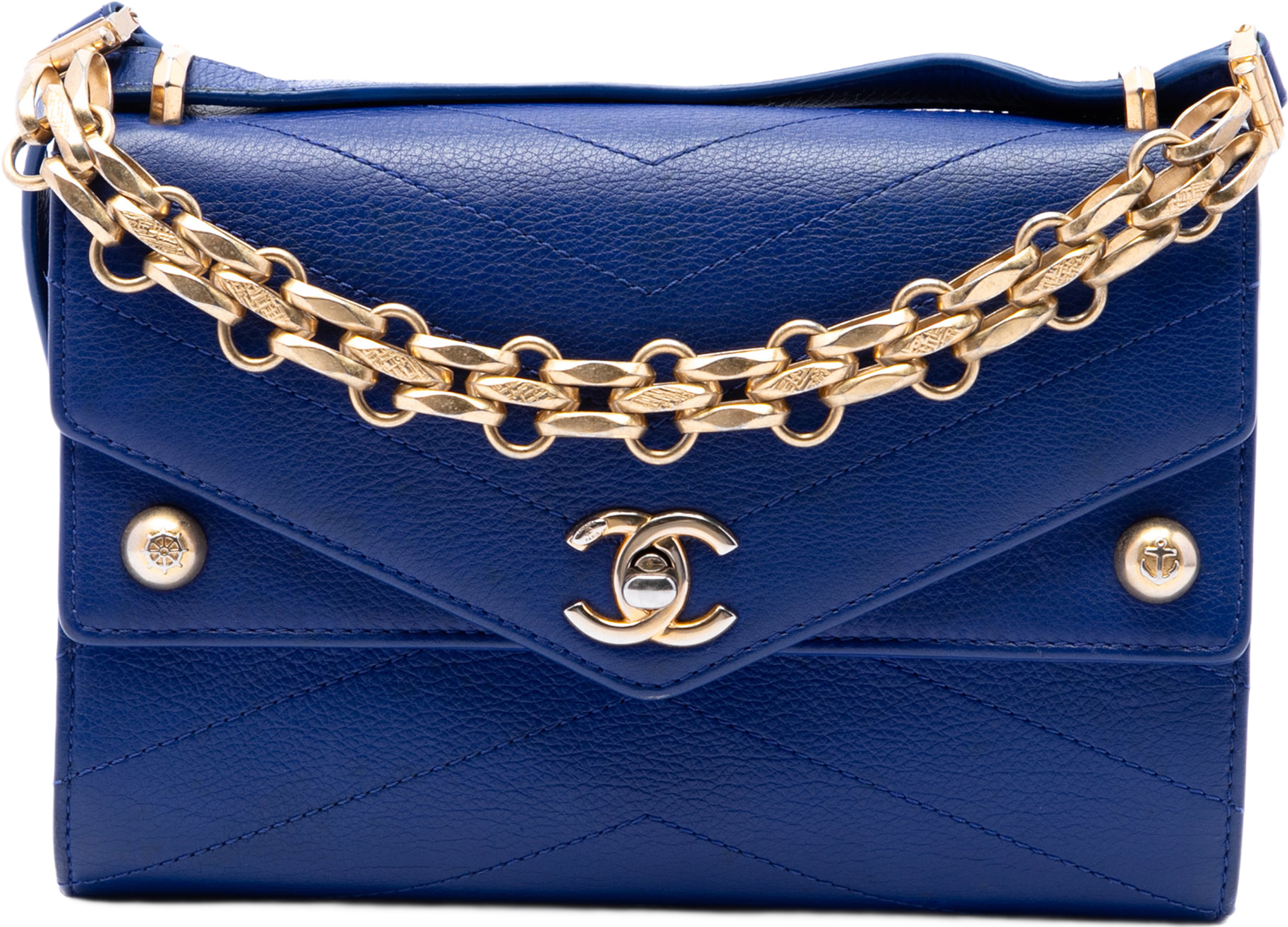 Chanel Small Studded Chevron Calfskin Envelope Double Flap, från Luxclusif, i färgen blå. Klicka för att öppna bilden i stort format