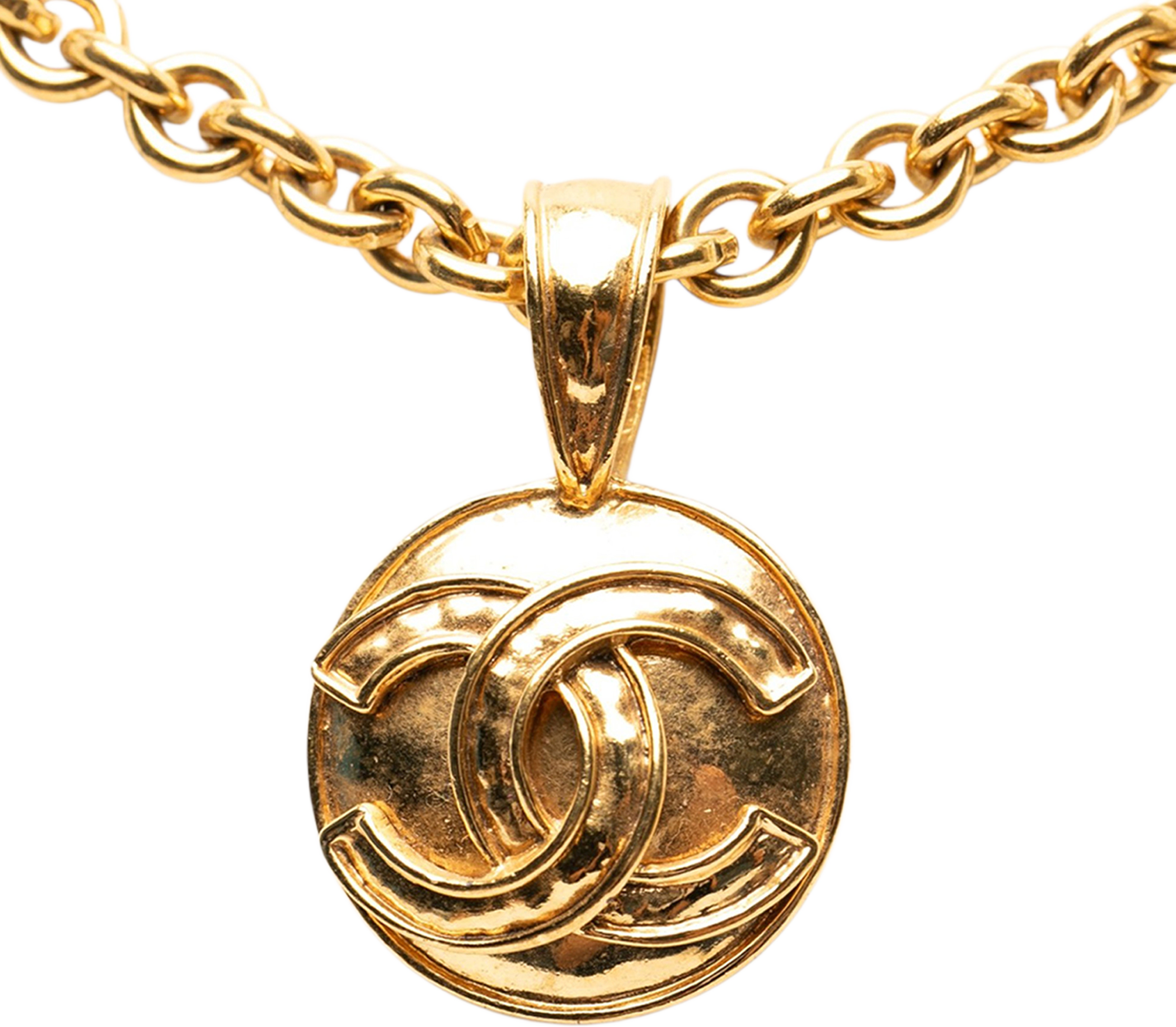 Chanel Cc Gold Plated Round Pendant Necklace, från Luxclusif, i färgen gold. Klicka för att öppna bilden i stort format