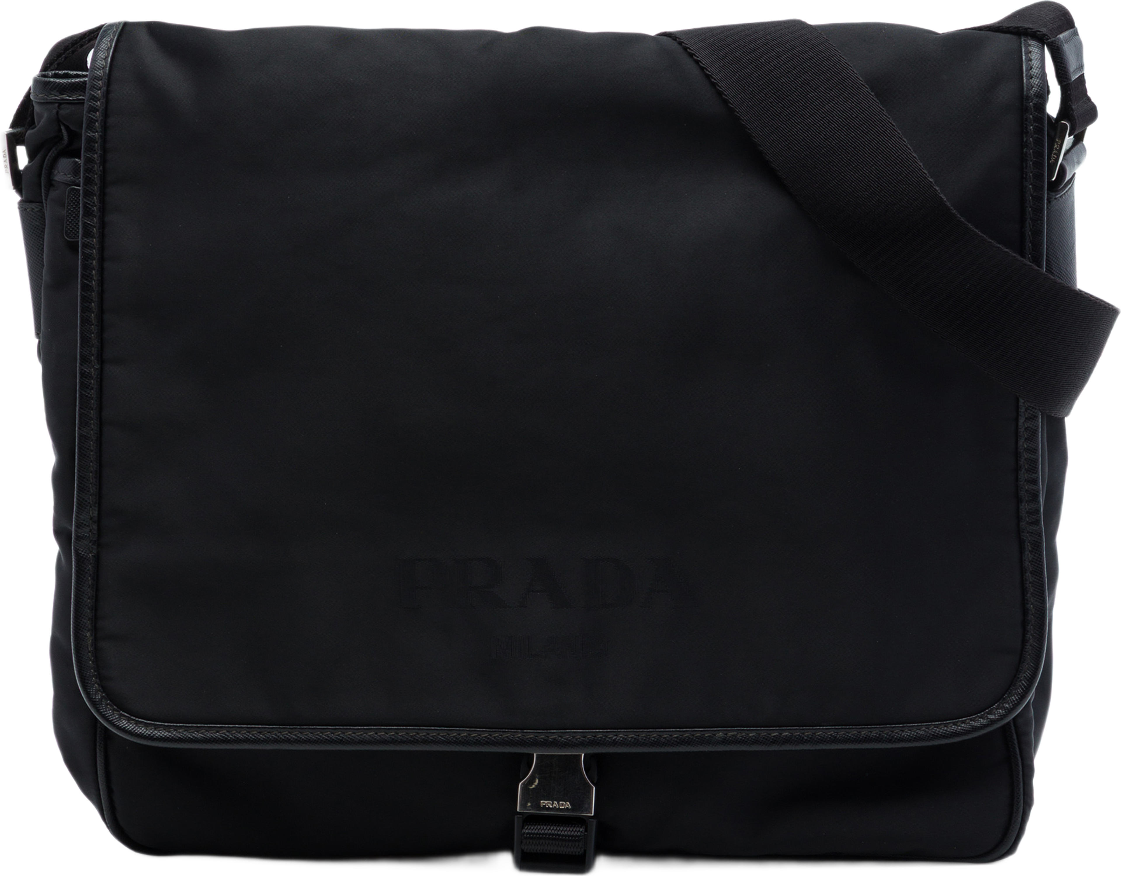 Prada Saffiano Trimmed Tessuto Buckle Messenger Bag, från Luxclusif, i färgen svart. Klicka för att öppna bilden i stort format