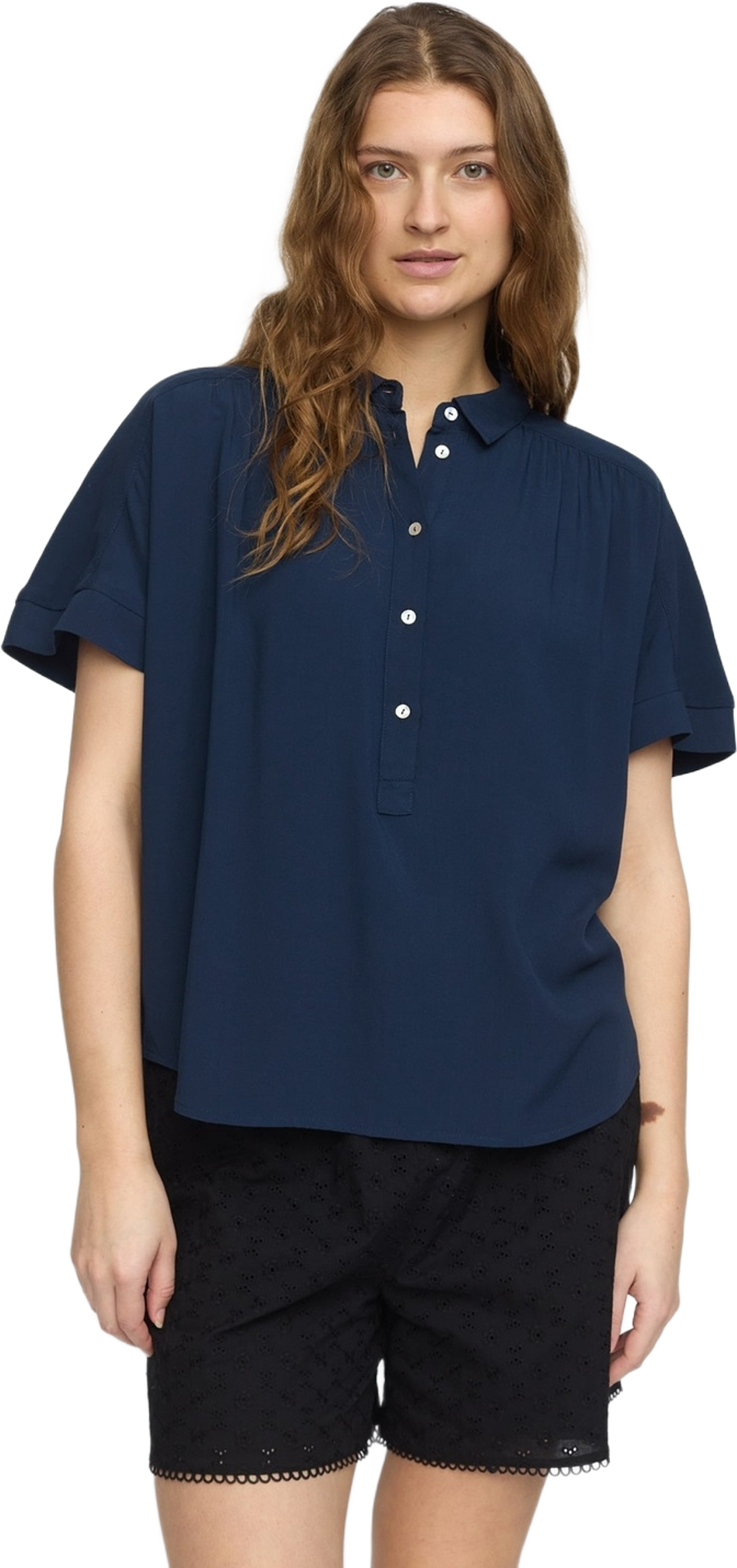 Sralberta Blouse - Total Eclipse, från Soft Rebels, i färgen total eclipse. Klicka för att öppna bilden i stort format