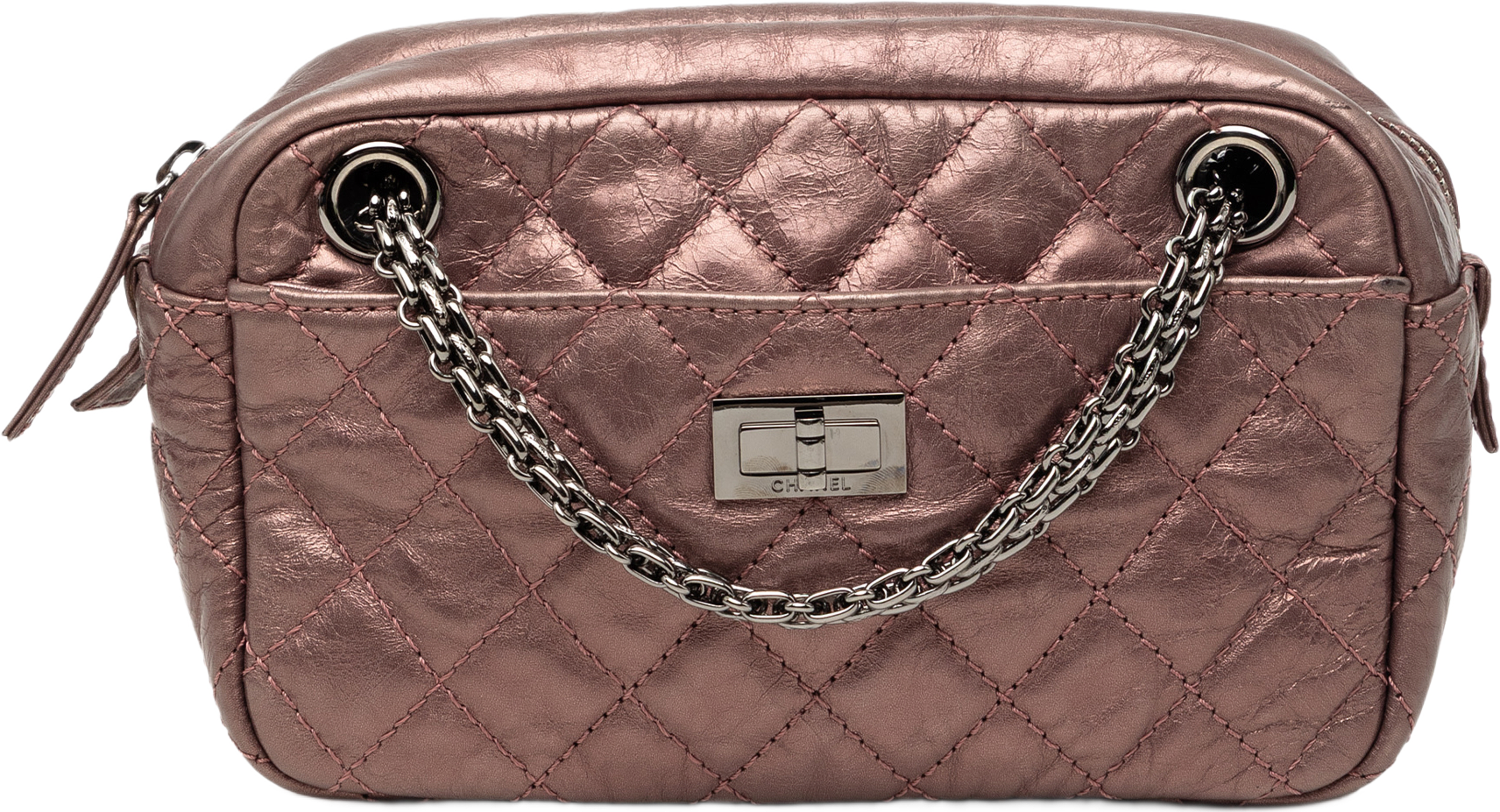 Chanel Small Metallic Quilted Aged Calfskin Reissue Camera Bag, från Luxclusif, i färgen rose gold. Klicka för att öppna bilden i stort format