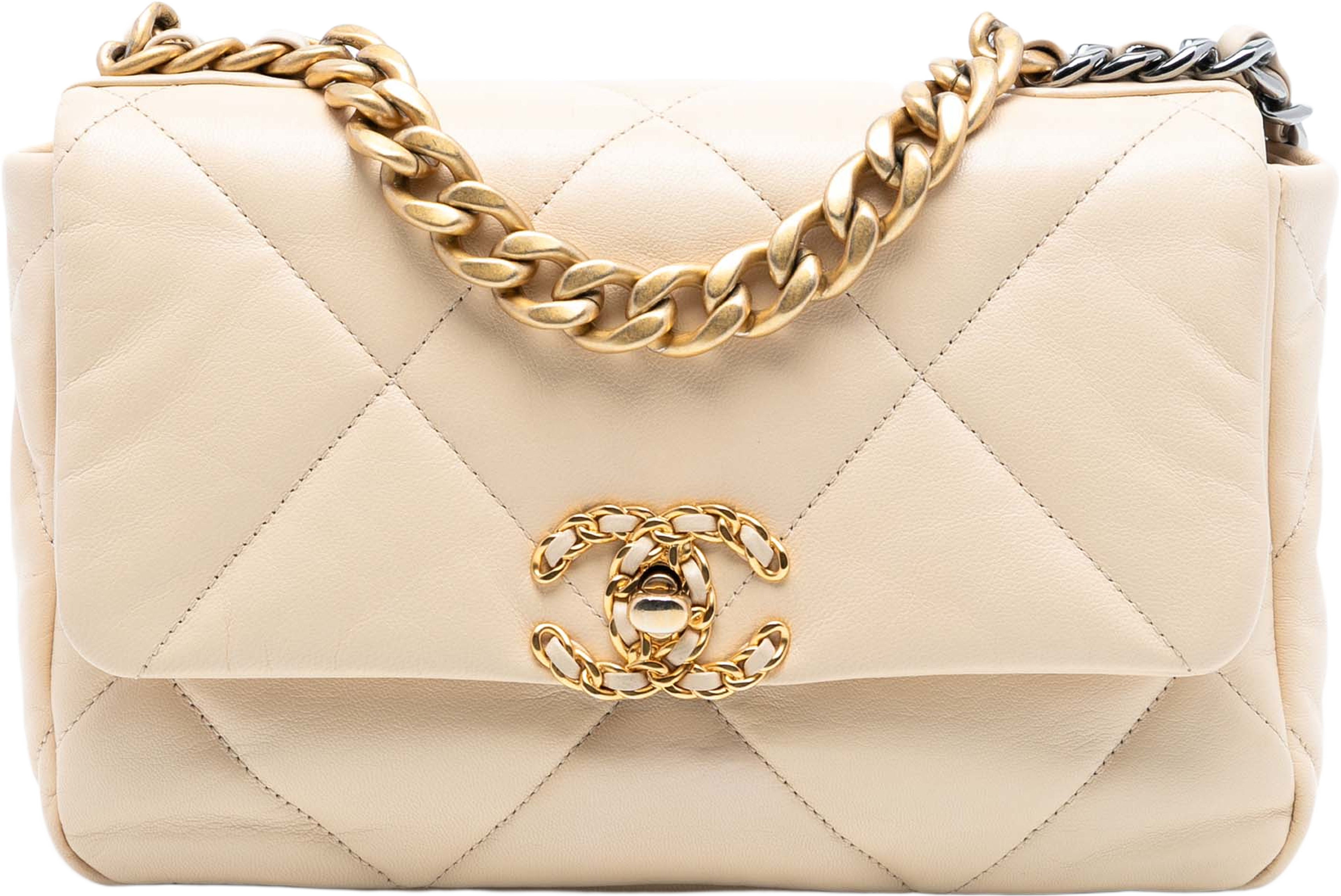 Chanel Medium Lambskin 19 Flap, från Luxclusif, i färgen beige. Klicka för att öppna bilden i stort format