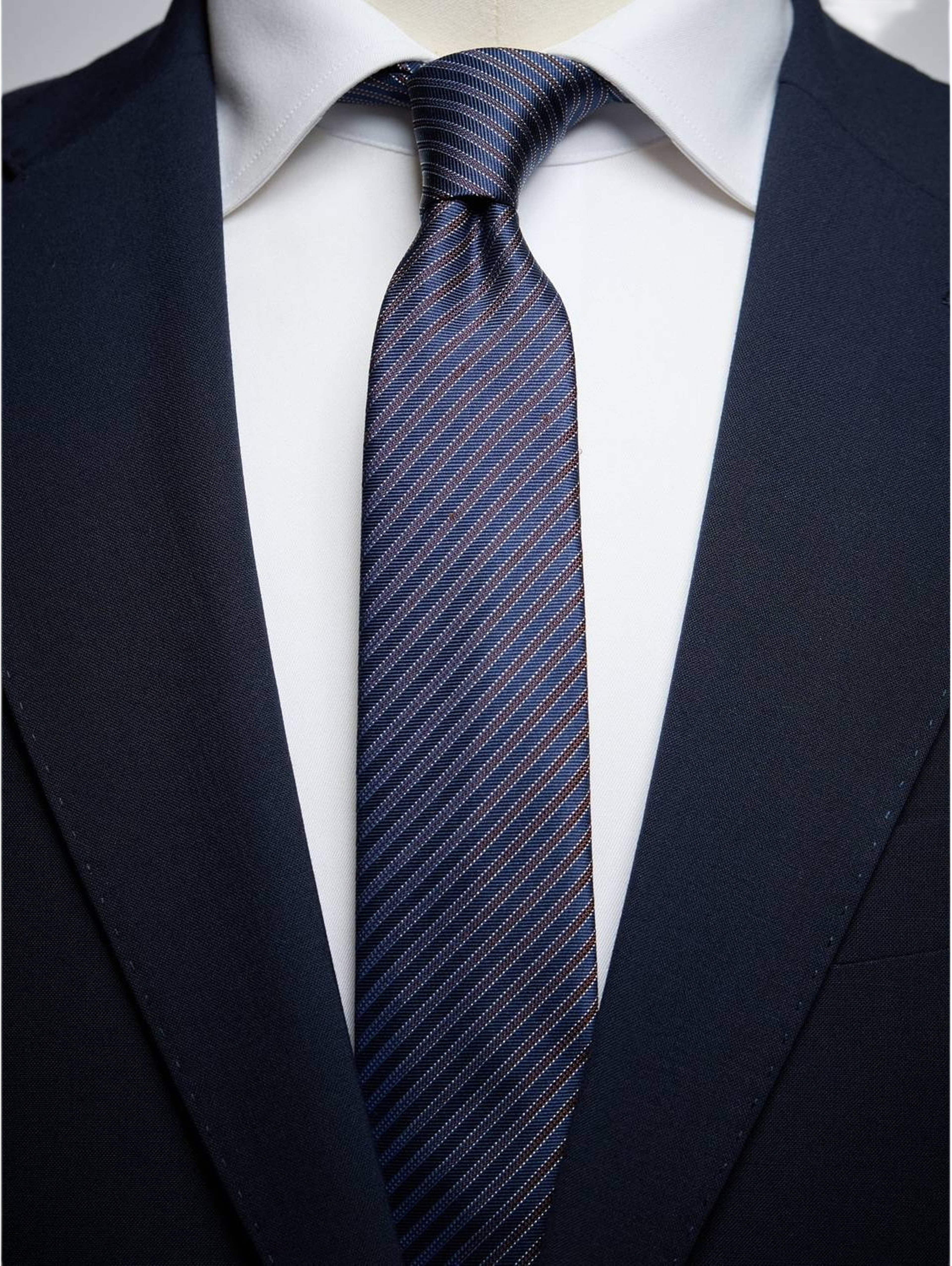 Tie Stripe, från John Henric, i färgen blue & brown. Klicka för att öppna bilden i stort format