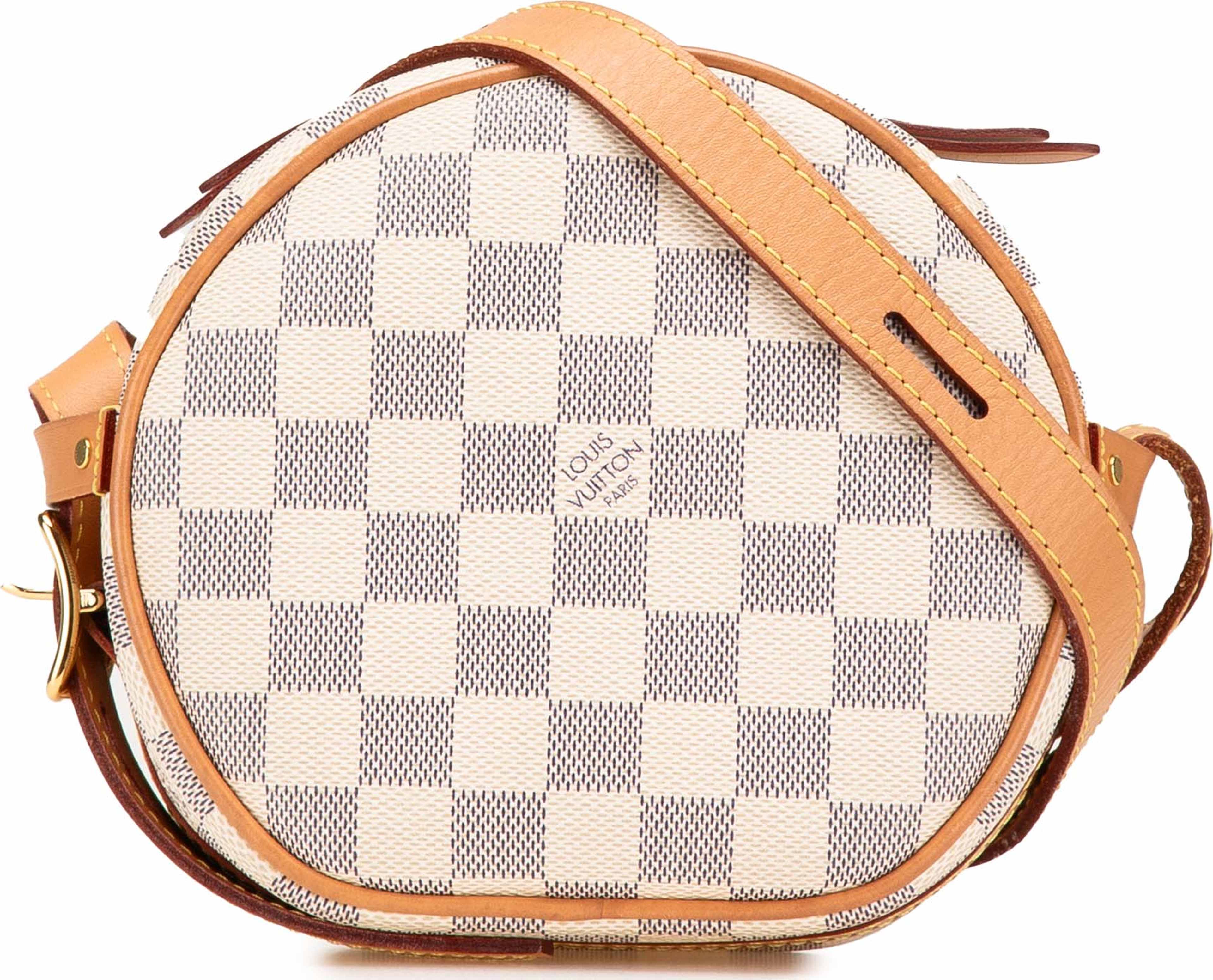 Louis Vuitton Damier Azur Boite Chapeaux Souple Pm, från Luxclusif, i färgen white. Klicka för att öppna bilden i stort format