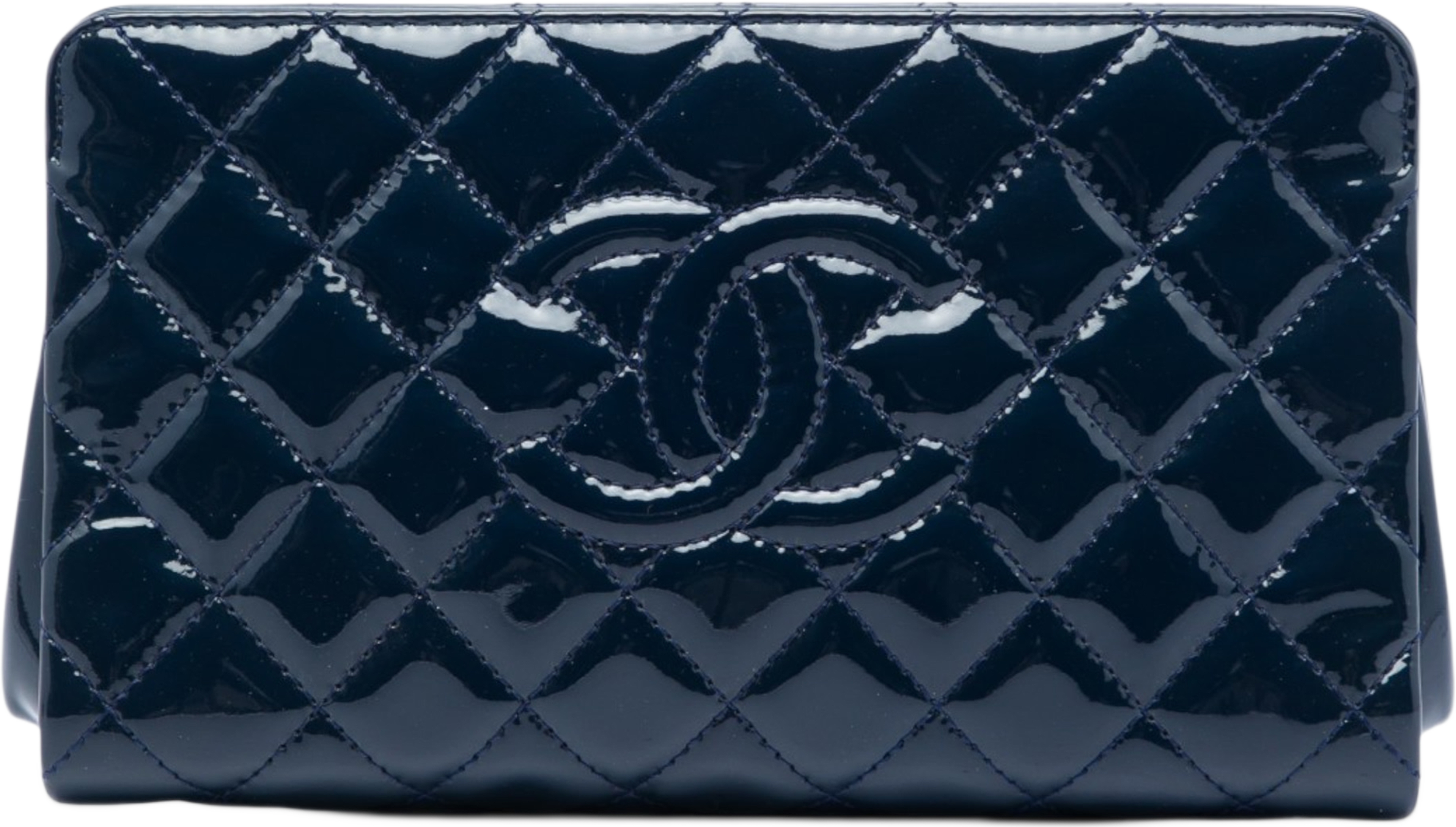 Chanel Cc Quilted Patent Timeless Clutch, från Luxclusif, i färgen blå. Klicka för att öppna bilden i stort format