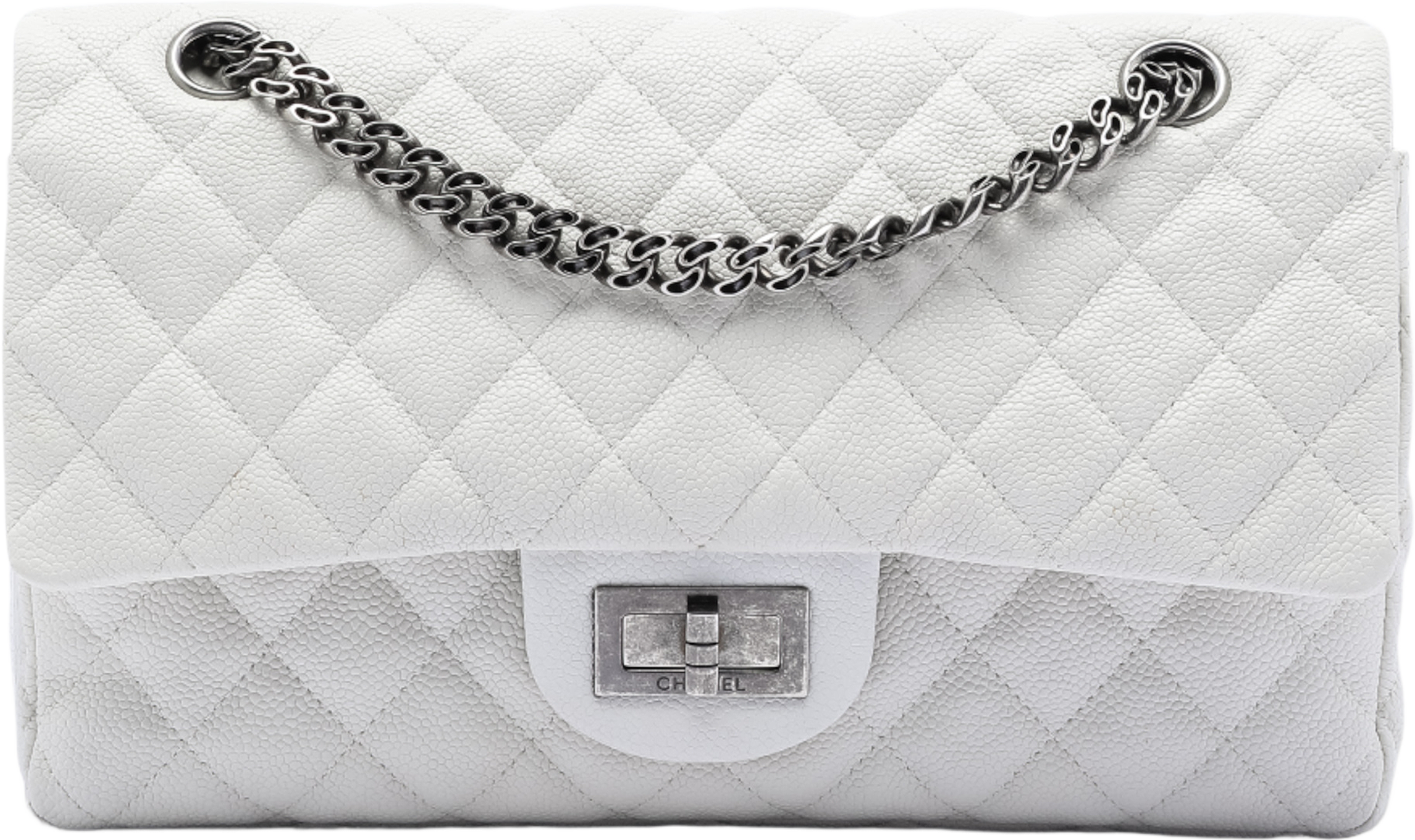 Chanel Quilted Caviar Reissue 2.55 Double Flap 225, från Luxclusif, i färgen white. Klicka för att öppna bilden i stort format