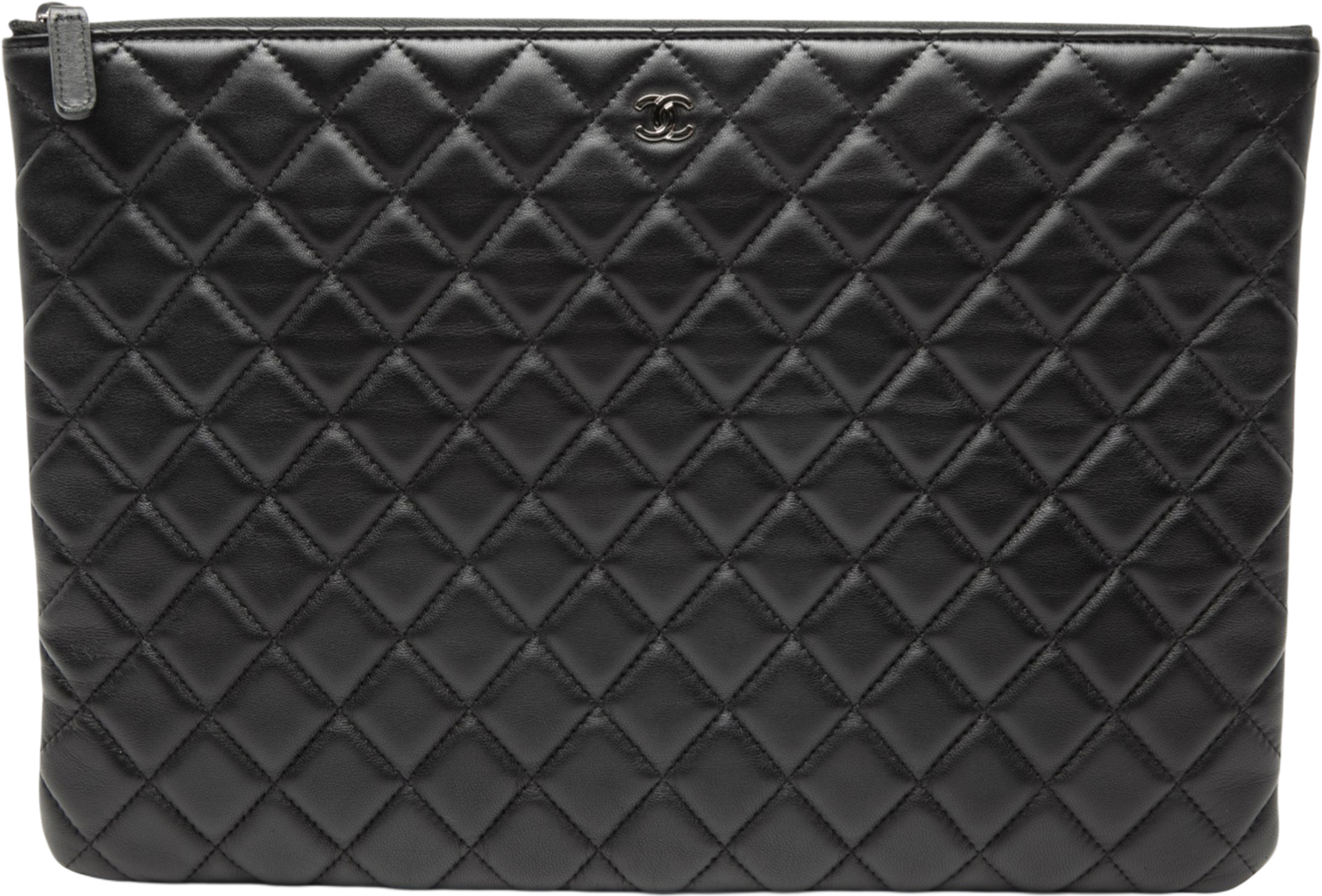 Chanel Large Quilted Lambskin Double Stitch O Case Clutch, från Luxclusif, i färgen black. Klicka för att öppna bilden i stort format