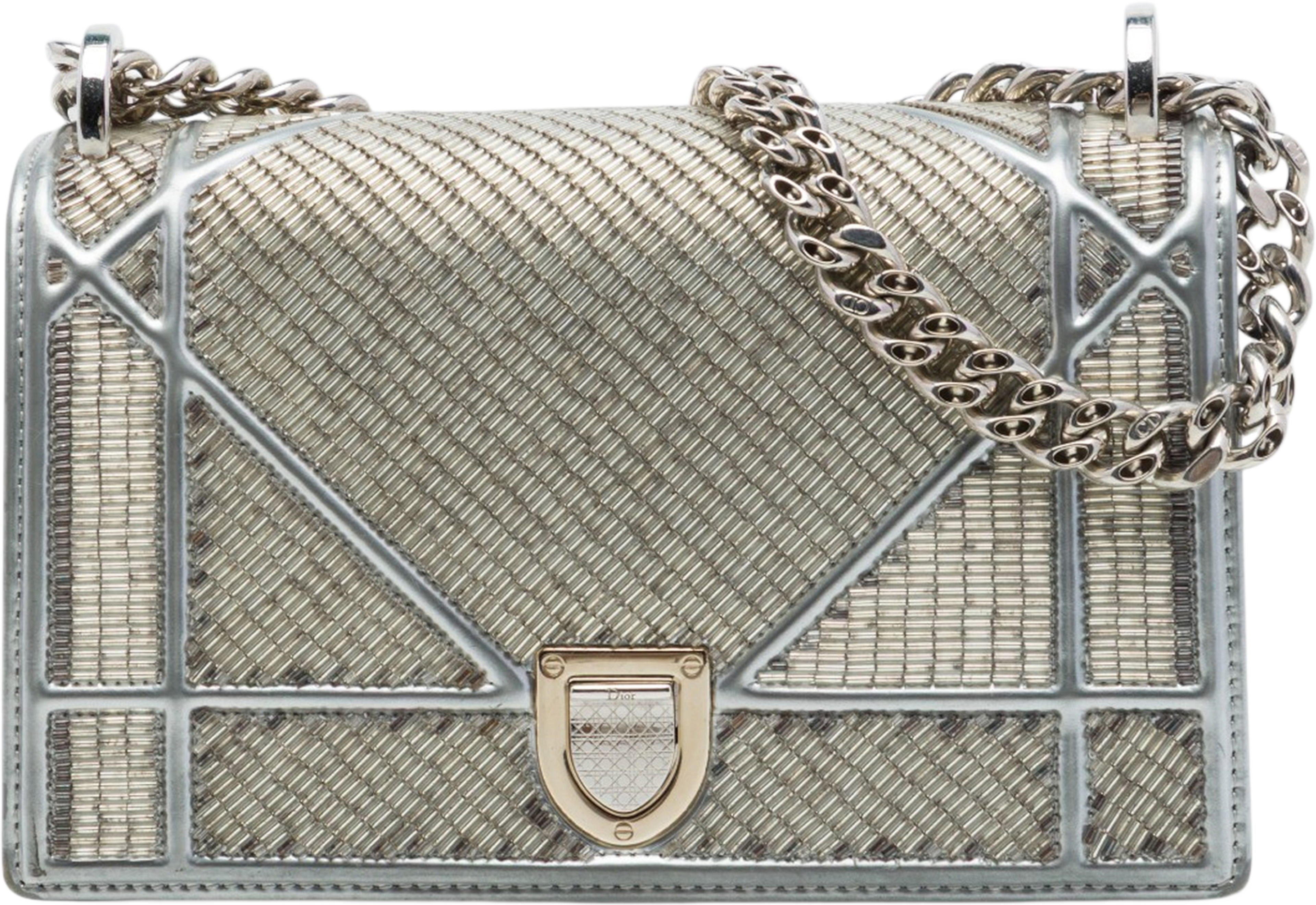 Dior Small Calfskin Diorama Crystal Embellished Flap, från Luxclusif, i färgen silver. Klicka för att öppna bilden i stort format