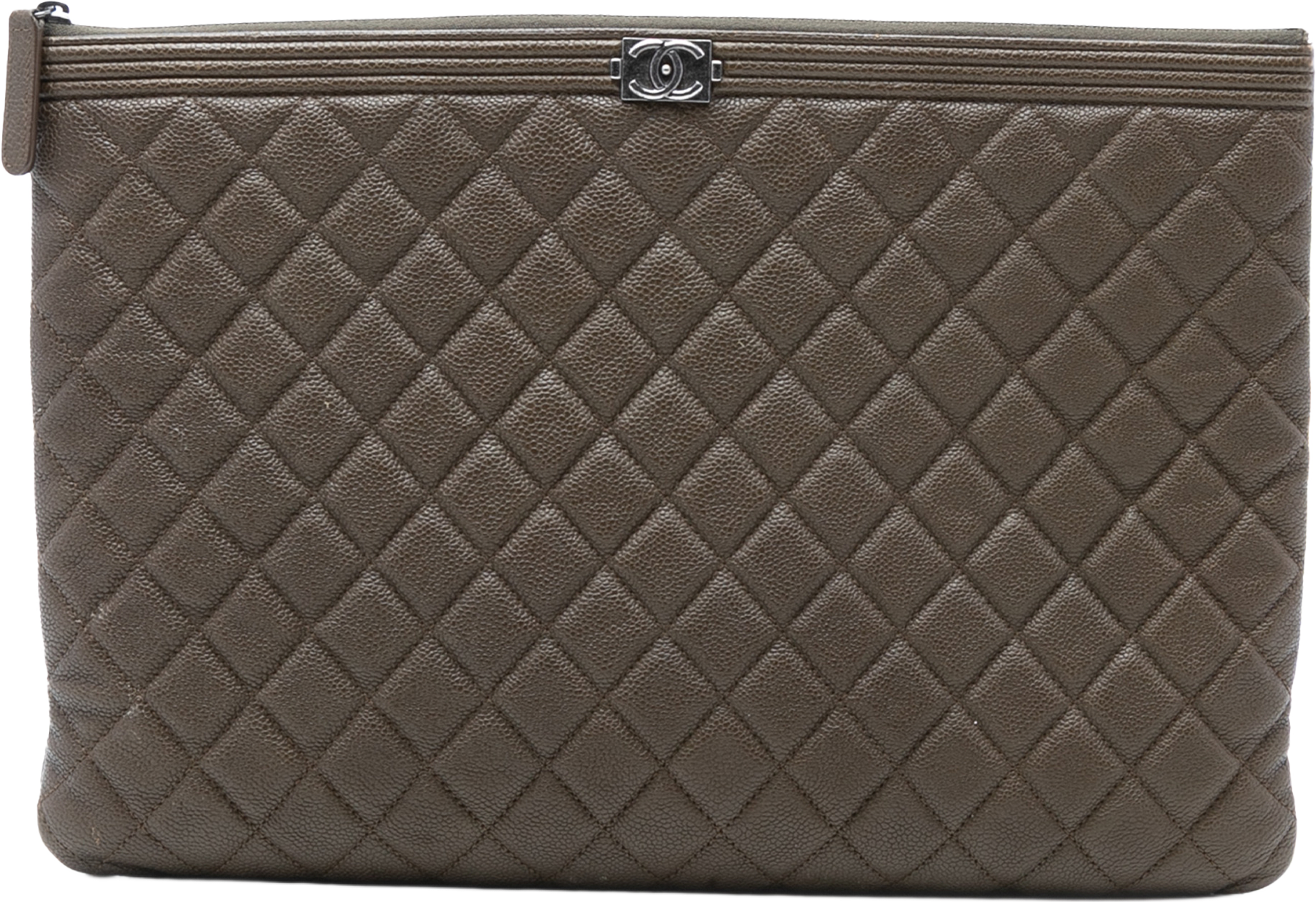 Chanel Large Quilted Caviar Boy O Case Clutch, från Luxclusif, i färgen dark brown. Klicka för att öppna bilden i stort format
