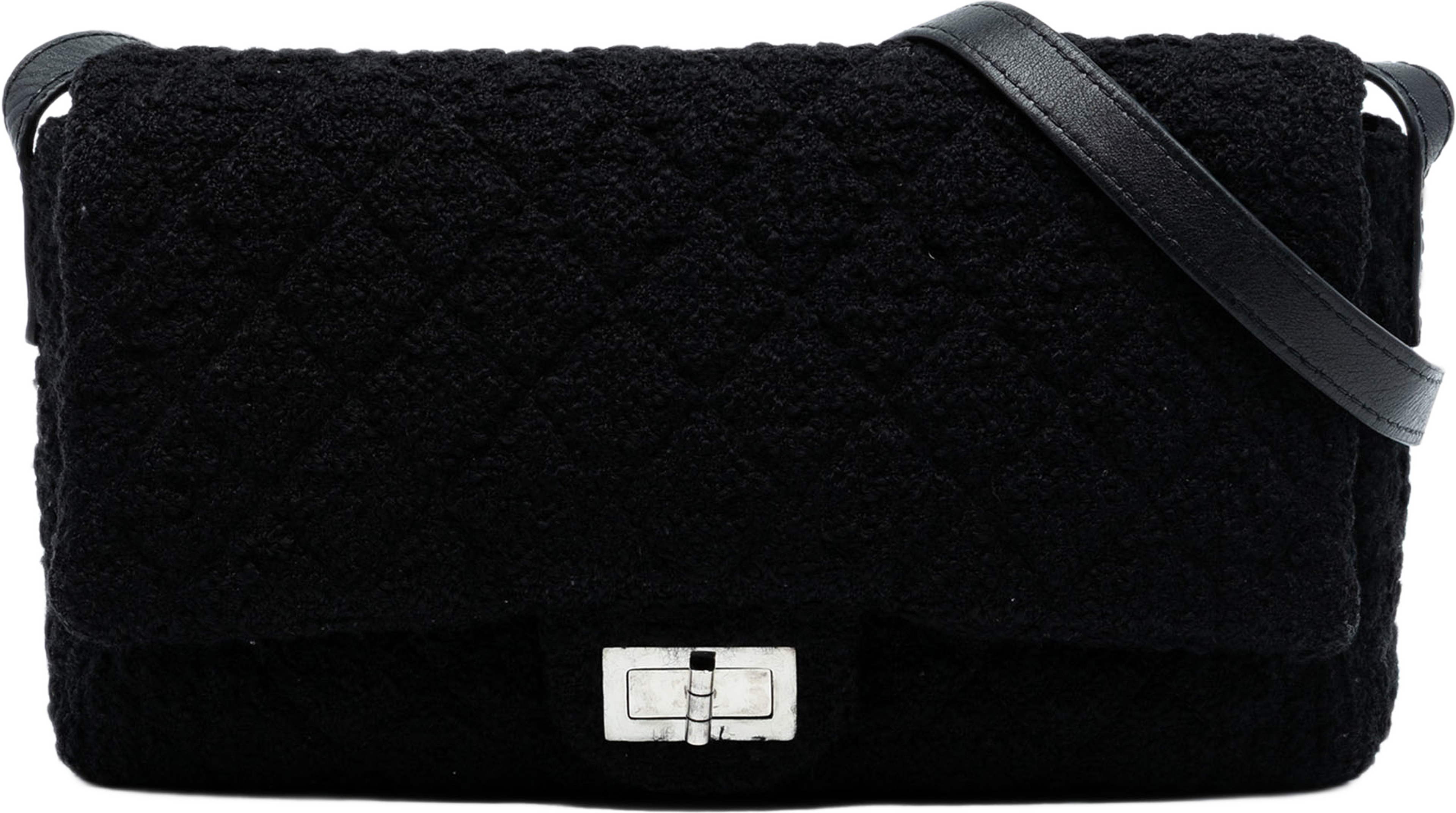 Chanel Jumbo Reissue 2.55 Quilted Tweed Easy Messenger Flap, från Luxclusif, i färgen svart. Klicka för att öppna bilden i stort format