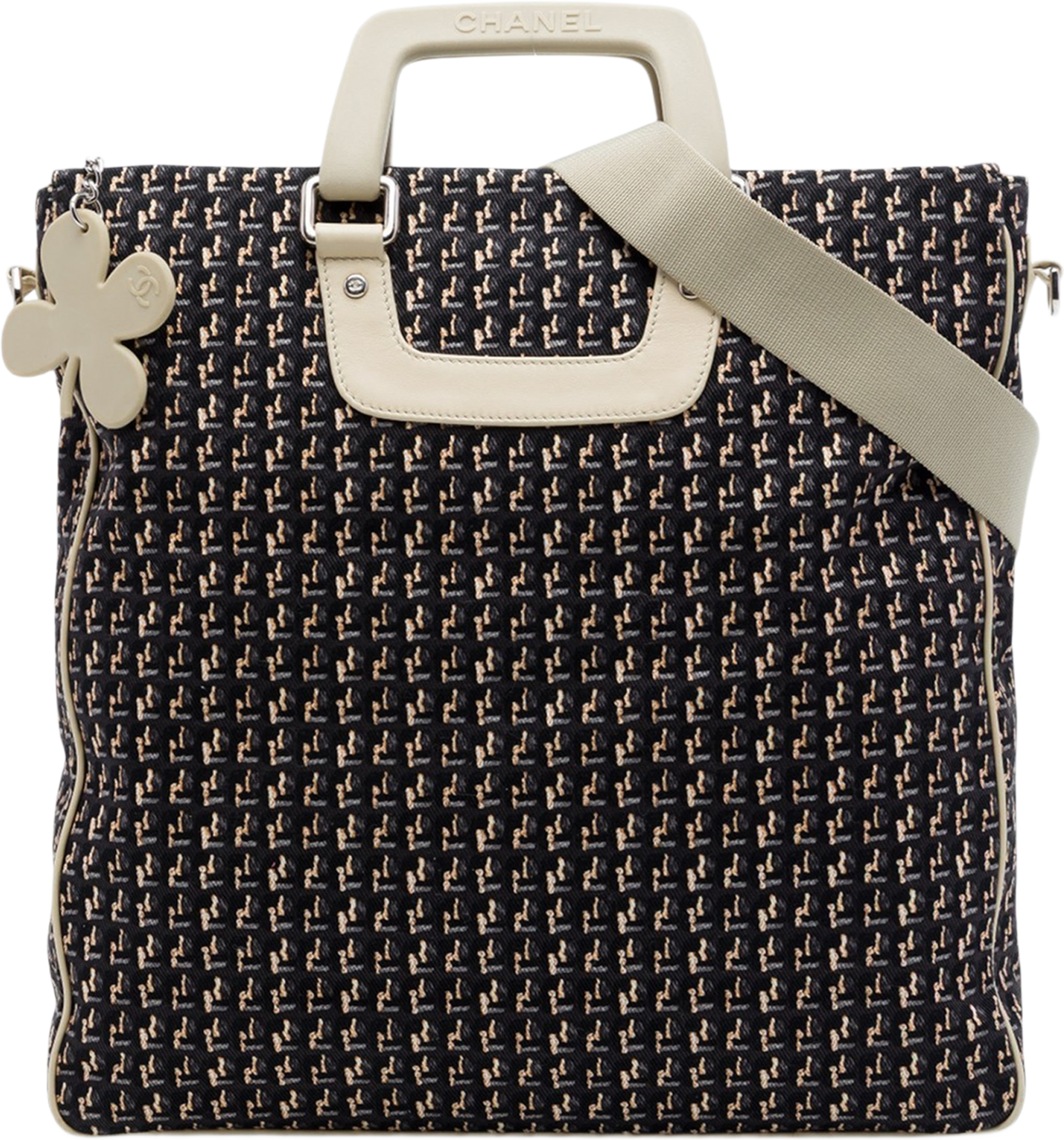 Chanel Cc Canvas Clover Vertical Tote, från Luxclusif, i färgen svart. Klicka för att öppna bilden i stort format