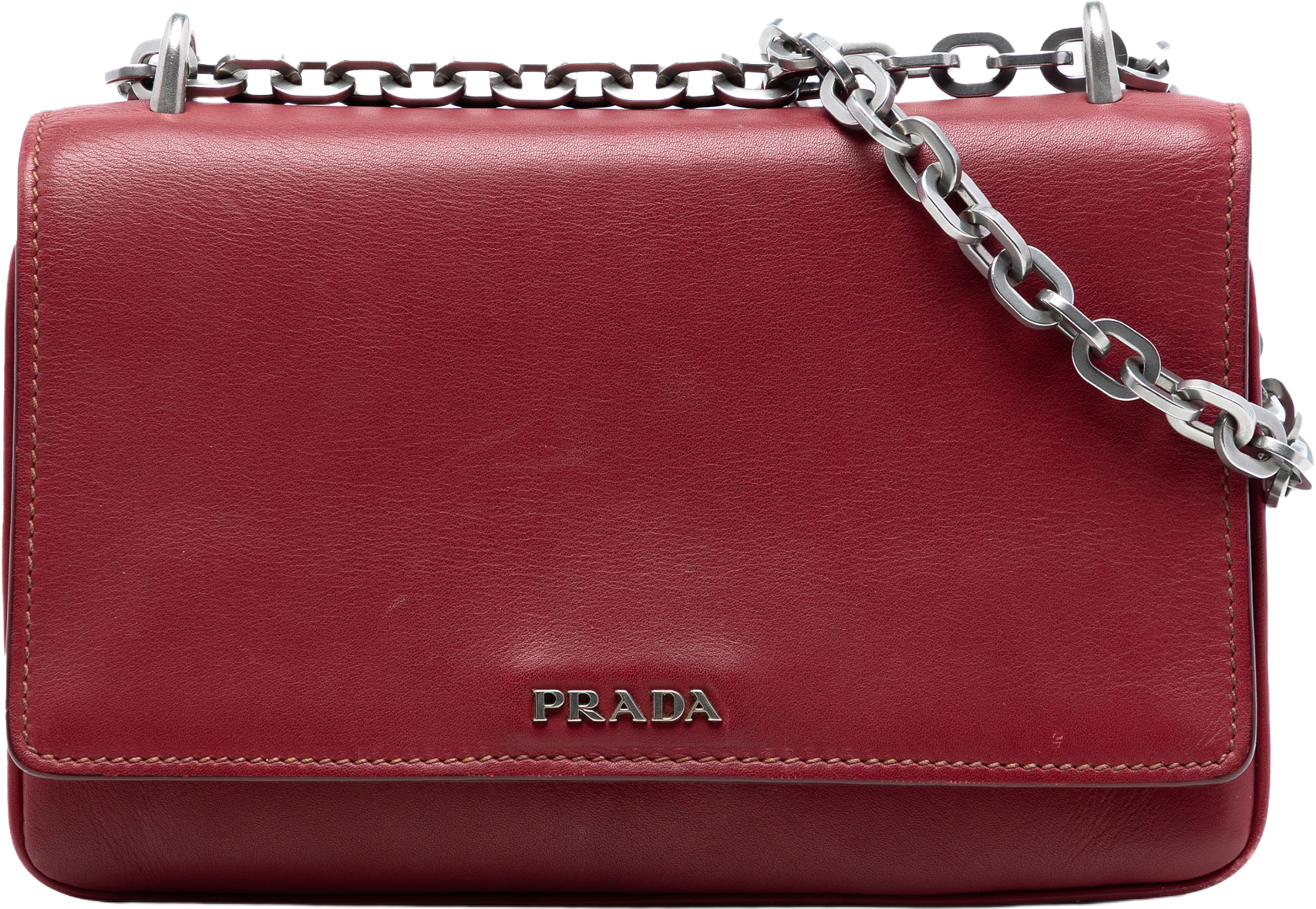 Prada Soft Calf Chain Crossbody, från Luxclusif, i färgen red. Klicka för att öppna bilden i stort format