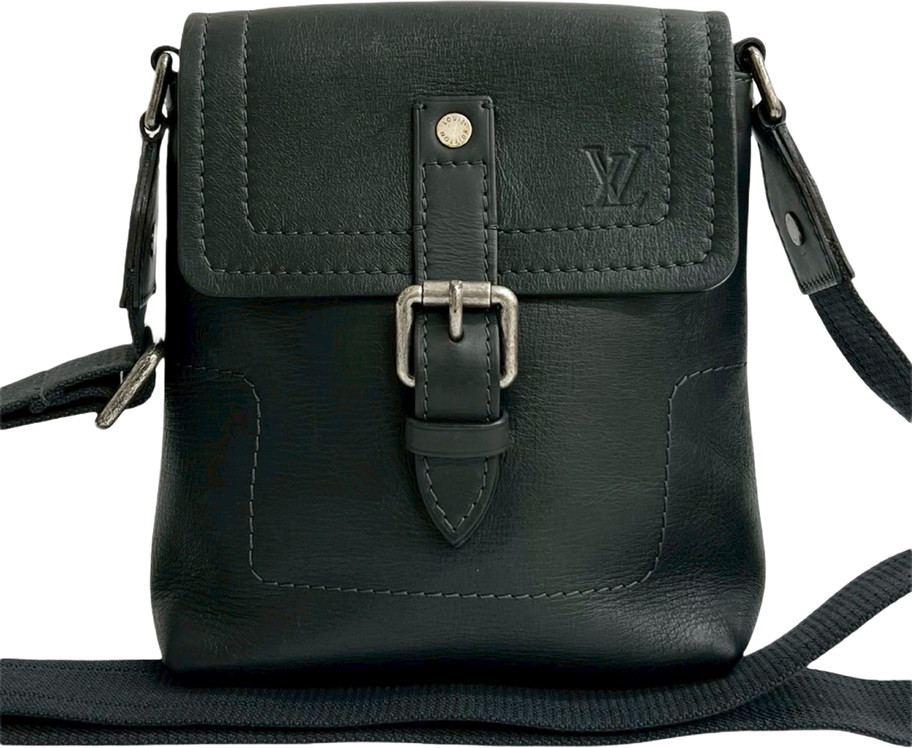 Louis Vuitton Utah Yuma, från Luxclusif, i färgen black. Klicka för att öppna bilden i stort format