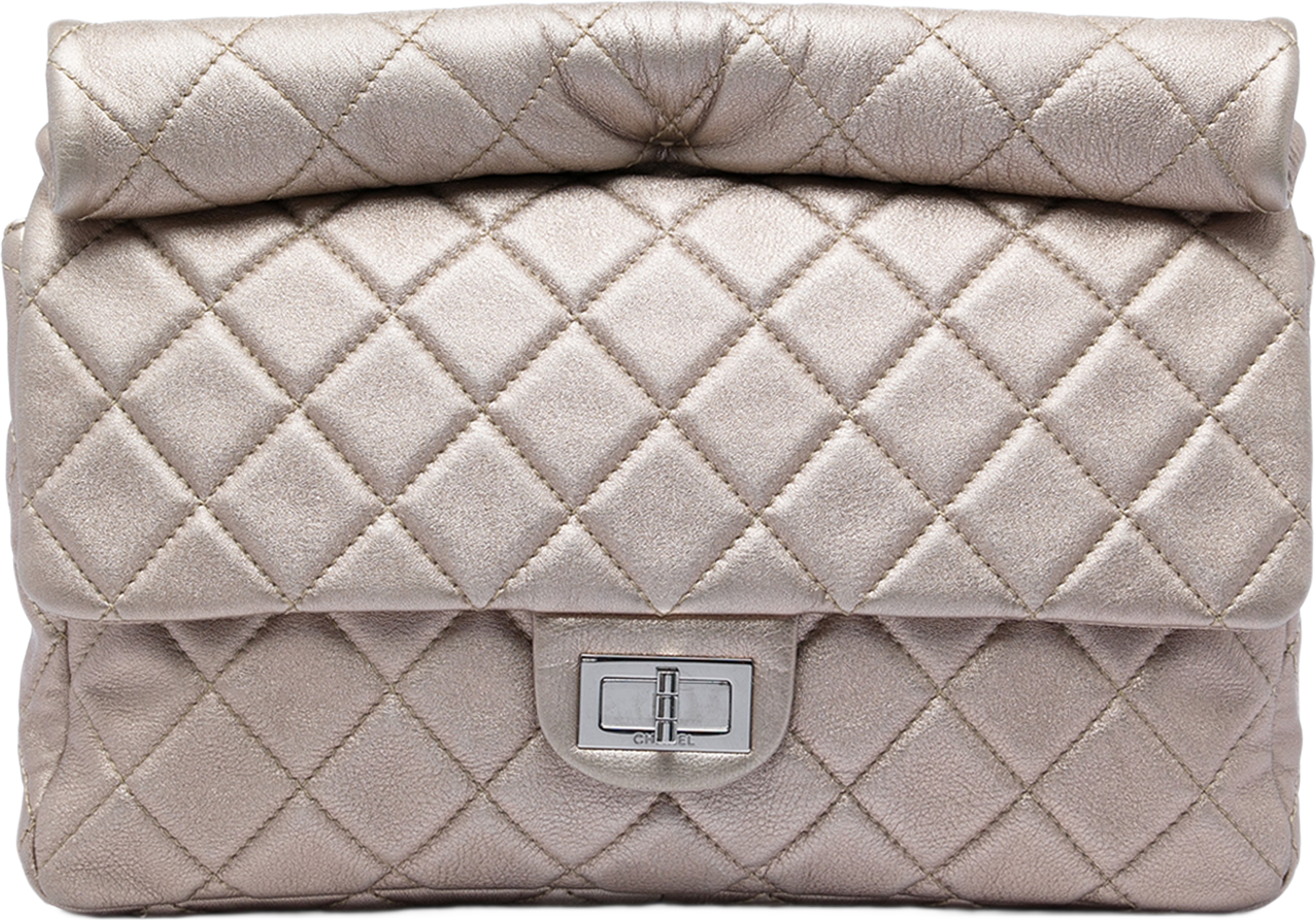 Chanel Large Quilted Iridescent Calfskin Reissue 2.55 Roll Clutch, från Luxclusif, i färgen guld. Klicka för att öppna bilden i stort format