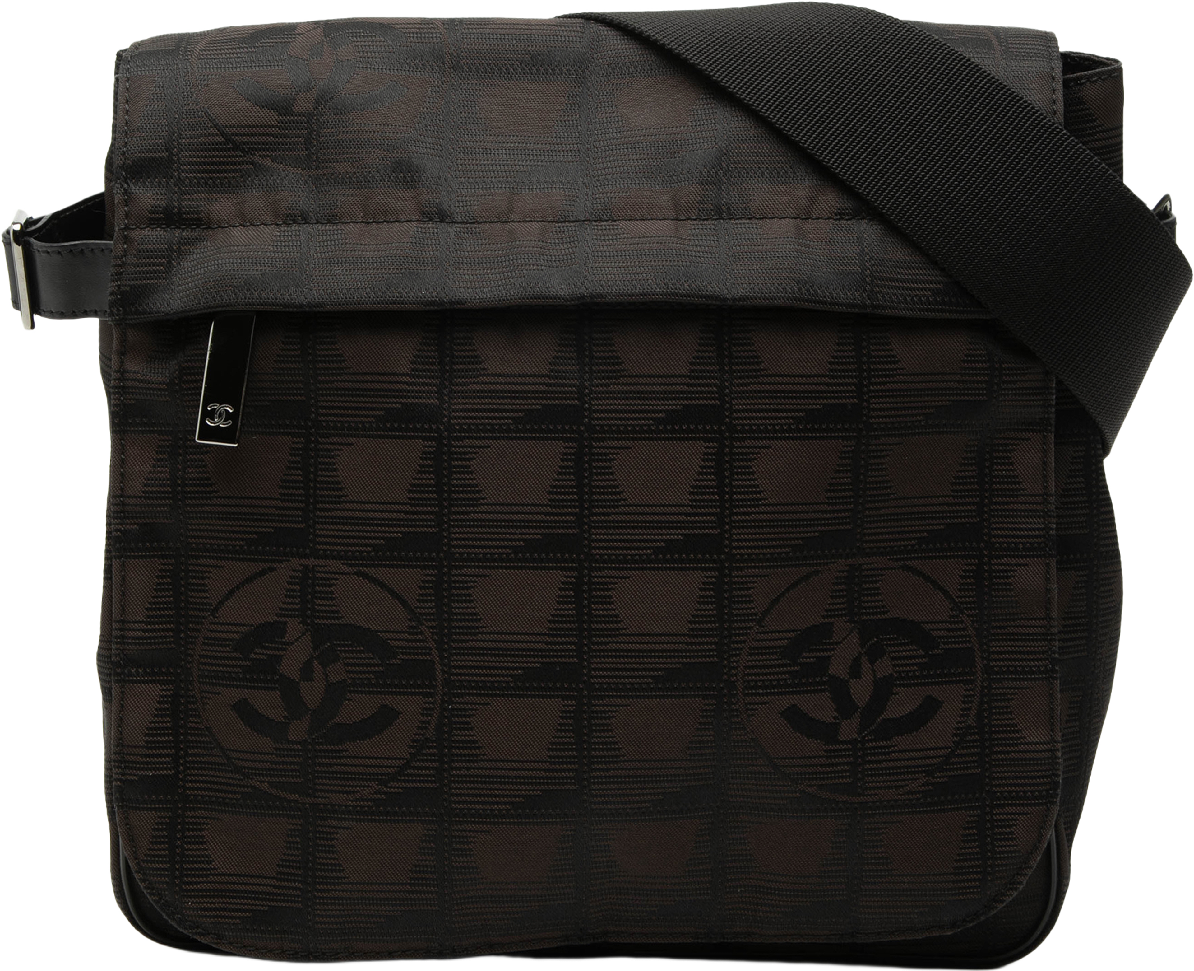 Chanel New Travel Line Nylon Messenger Bag, från Luxclusif, i färgen dark brown. Klicka för att öppna bilden i stort format