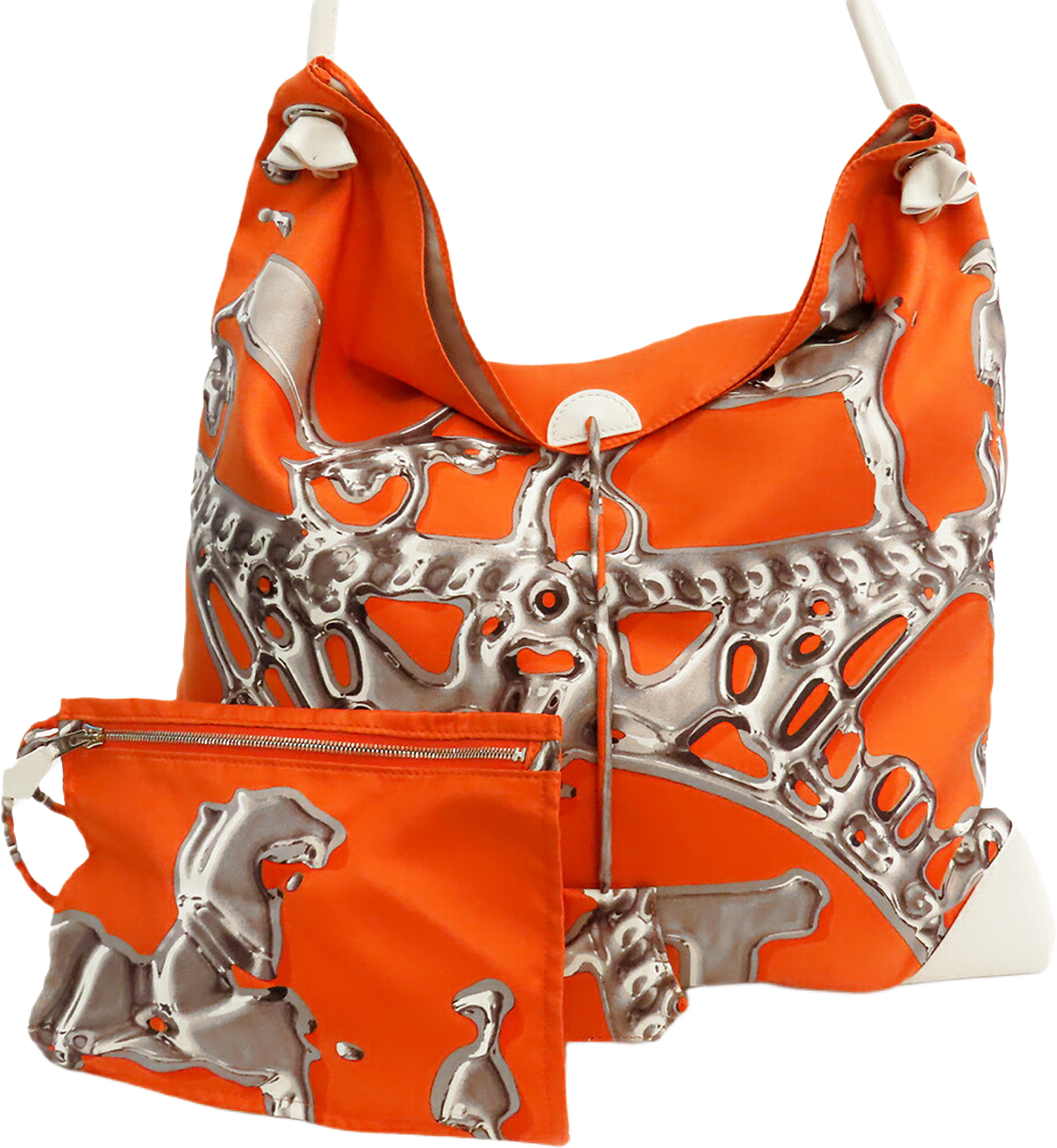 Hermès Silk And Barenia Vif Argent Silky City 38, från Luxclusif, i färgen orange. Klicka för att öppna bilden i stort format