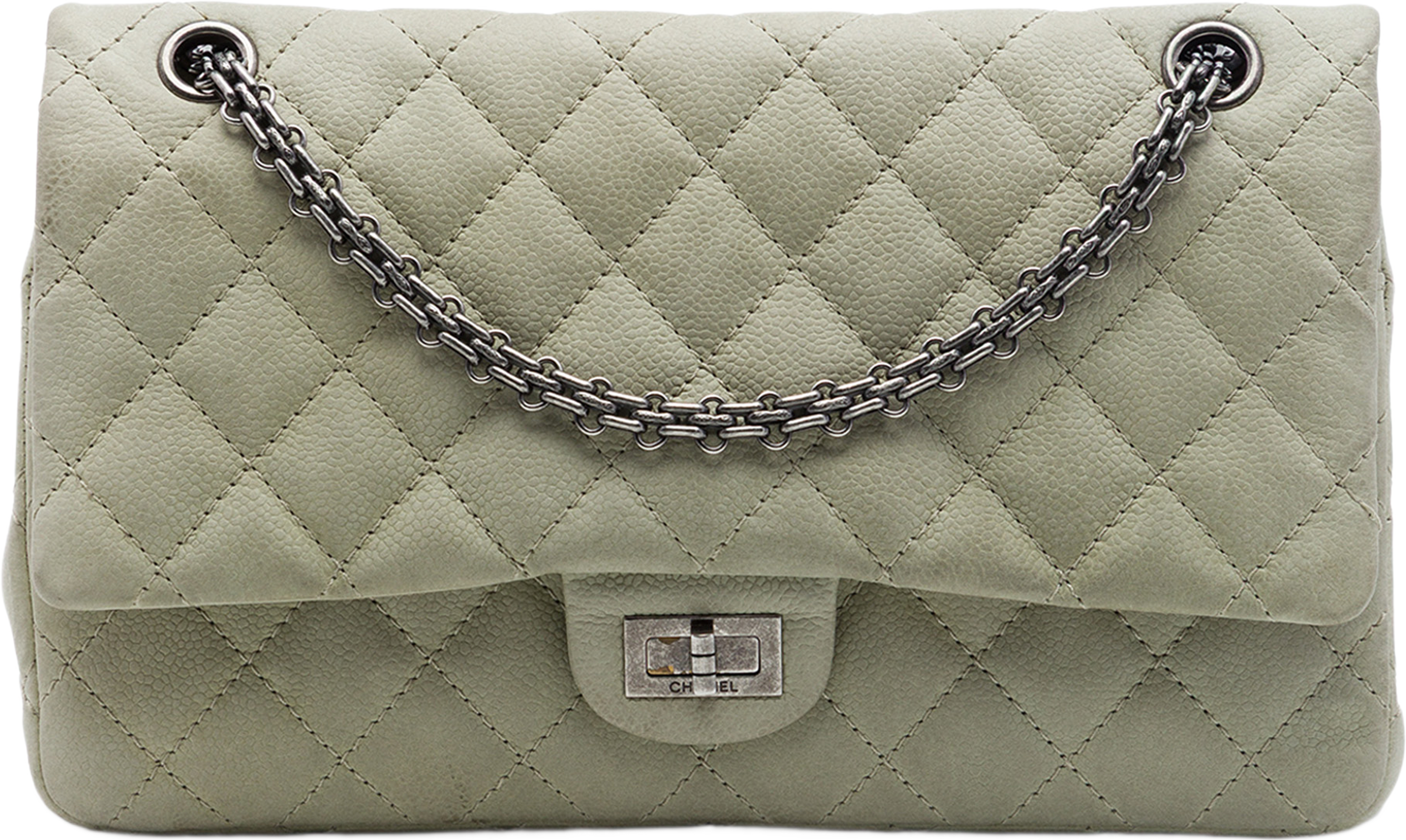 Chanel Quilted Caviar Reissue 2.55 Double Flap 226, från Luxclusif, i färgen grön. Klicka för att öppna bilden i stort format