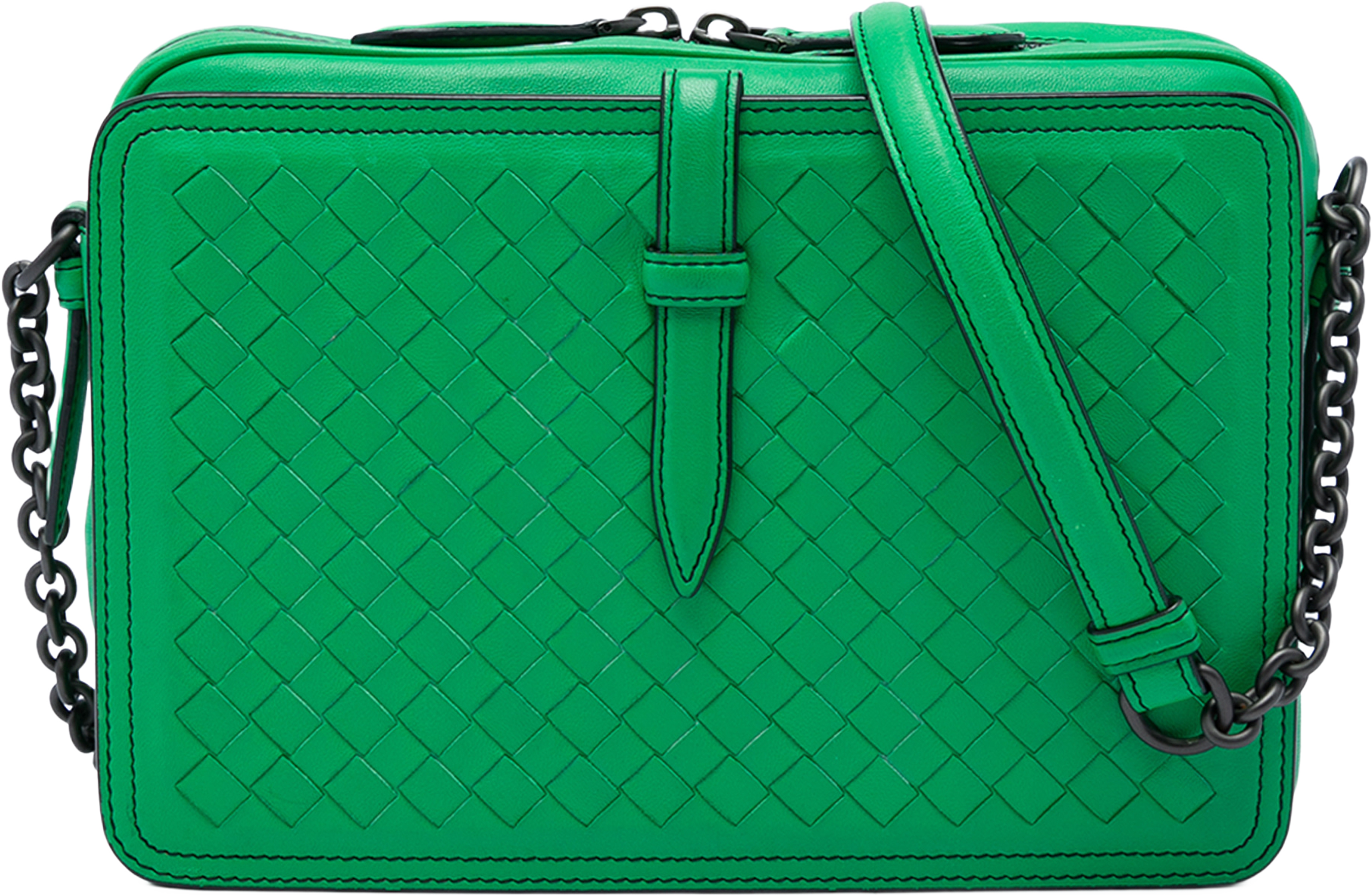 Bottega Veneta Nappa Intrecciato Belt Flap Camera Bag, från Luxclusif, i färgen grön. Klicka för att öppna bilden i stort format