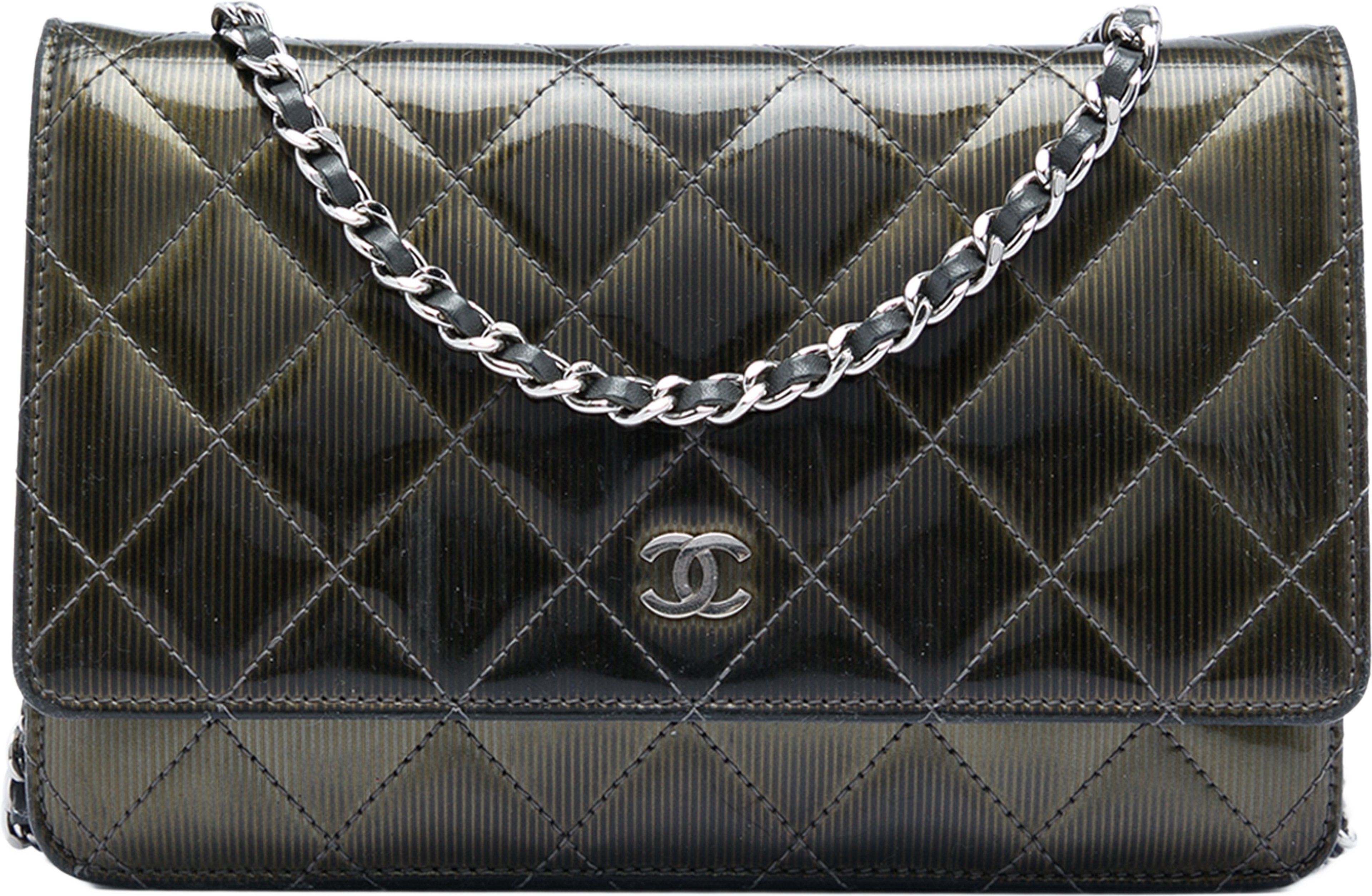 Chanel Cc Quilted Striated Metallic Patent Wallet On Chain, från Luxclusif, i färgen grön. Klicka för att öppna bilden i stort format