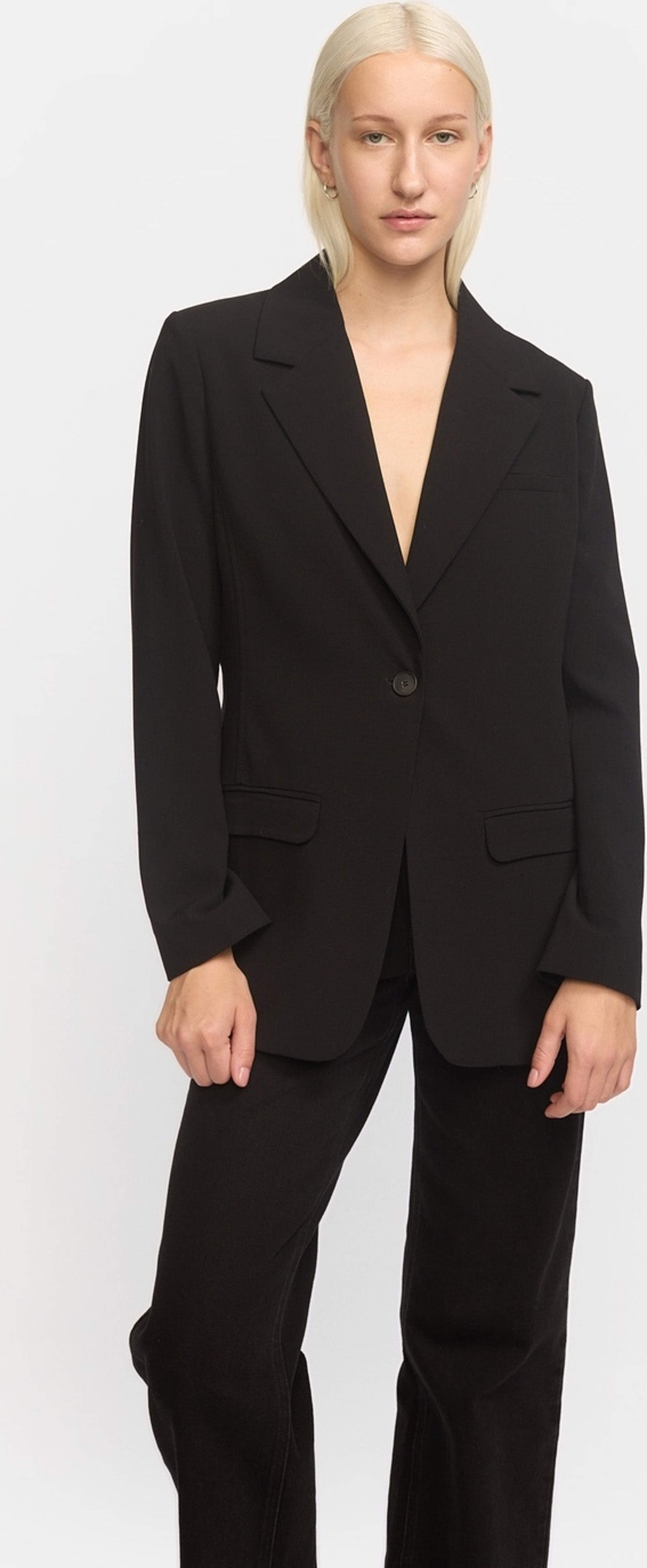 Srvilja Blazer - Black, från Soft Rebels, i färgen black.