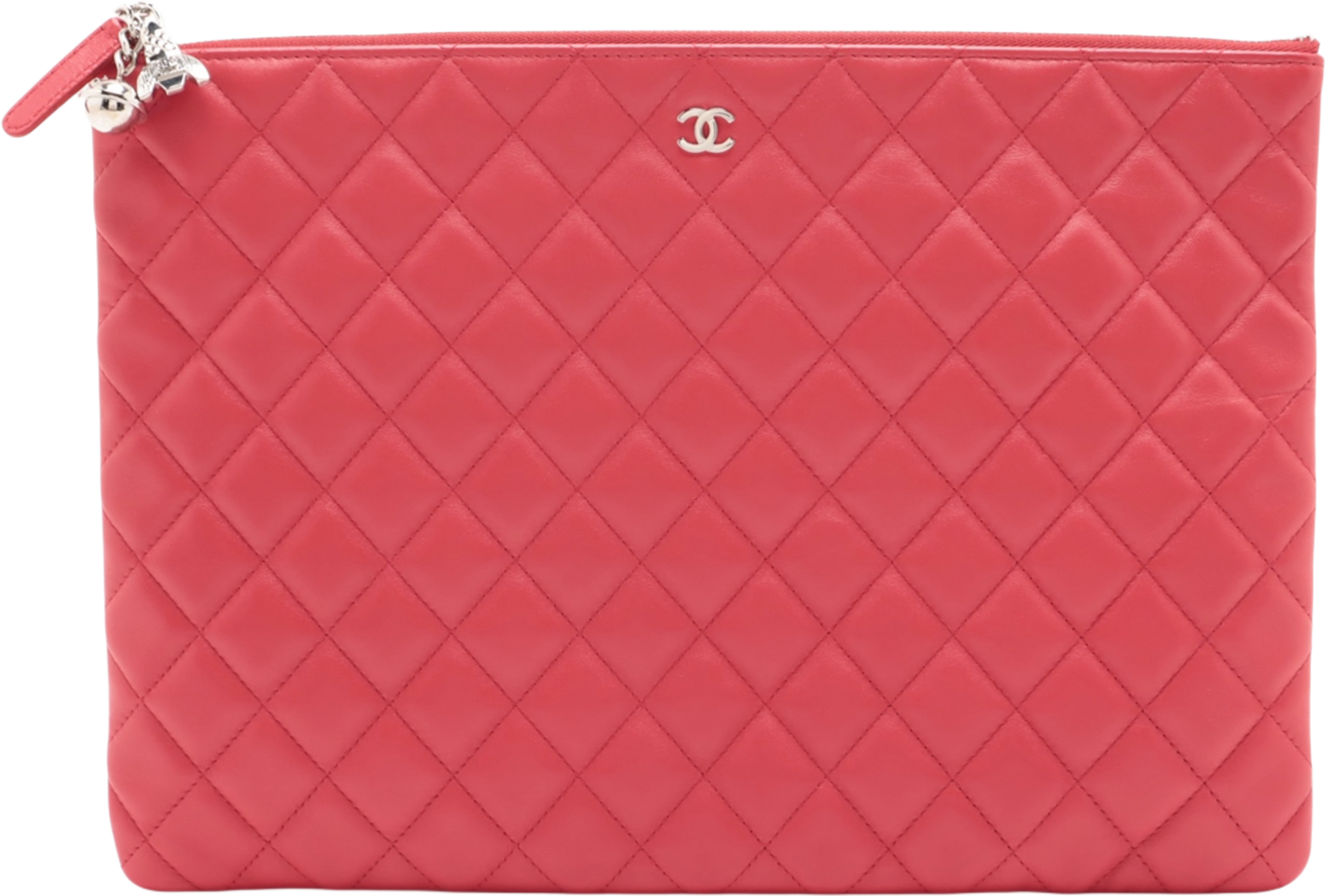 Chanel Large Quilted Lambskin Cosmetic Case, från Luxclusif, i färgen red. Klicka för att öppna bilden i stort format